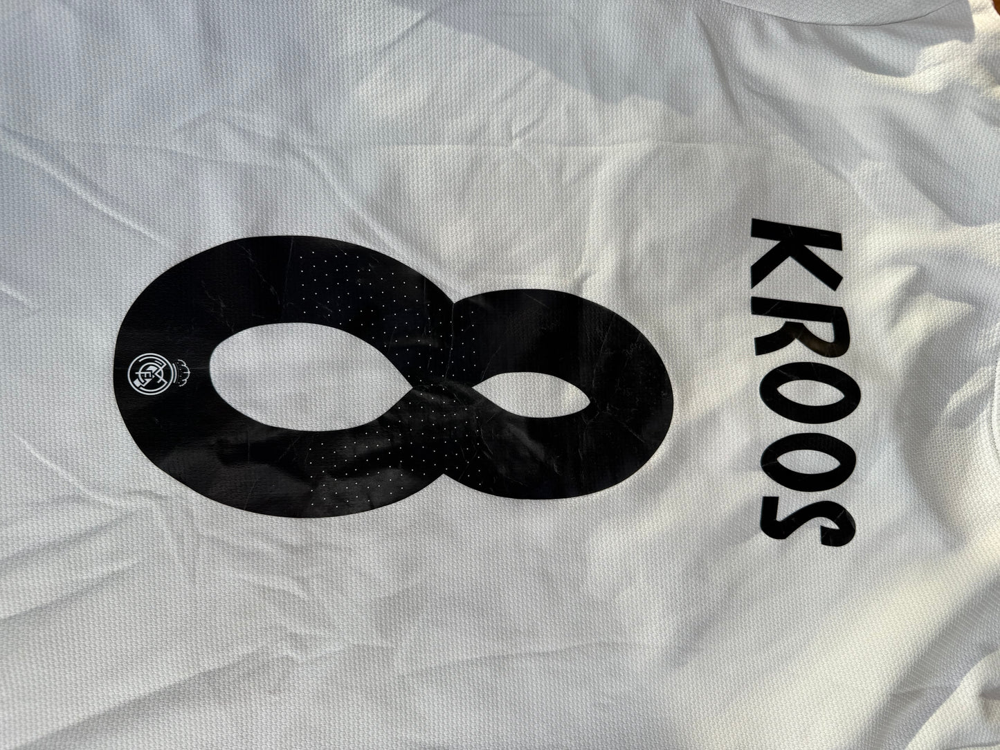 Real Madrid 2018/2019 Home Shirt (#8 Kroos) (M)