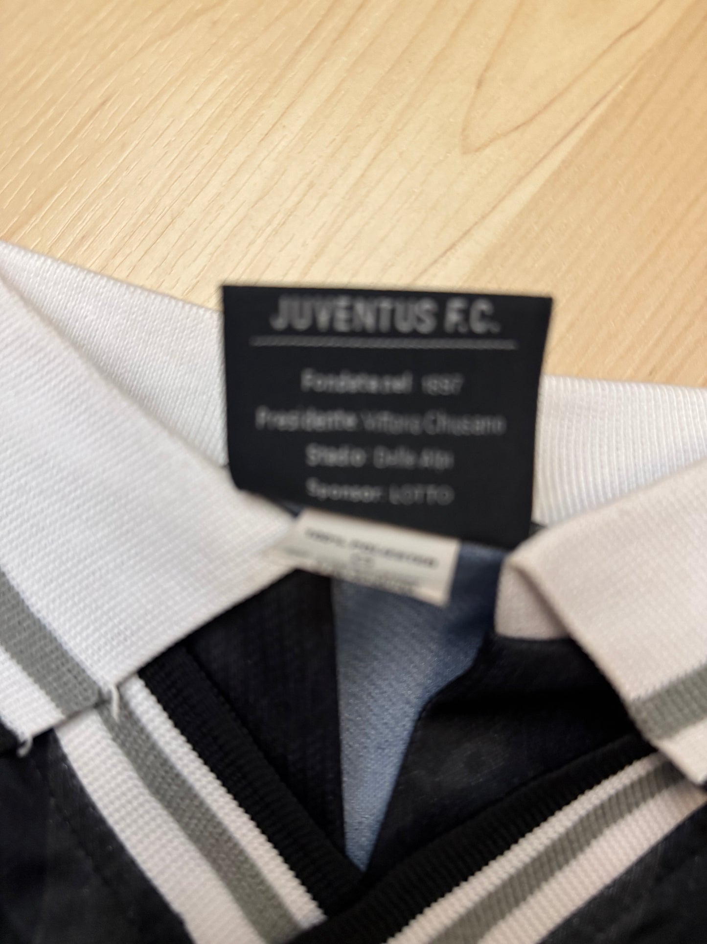 Juventus 2000/2001 Keeper Shirt BNWT (#1 Van Der Sar) (L)