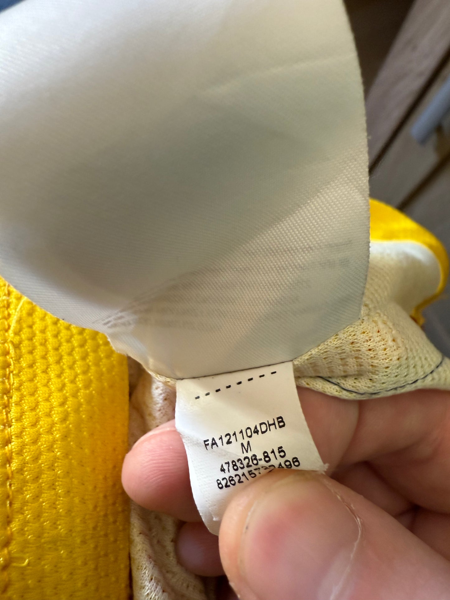 Barcelona 2012/2013 Away Shirt (#8 Iniesta) (M)