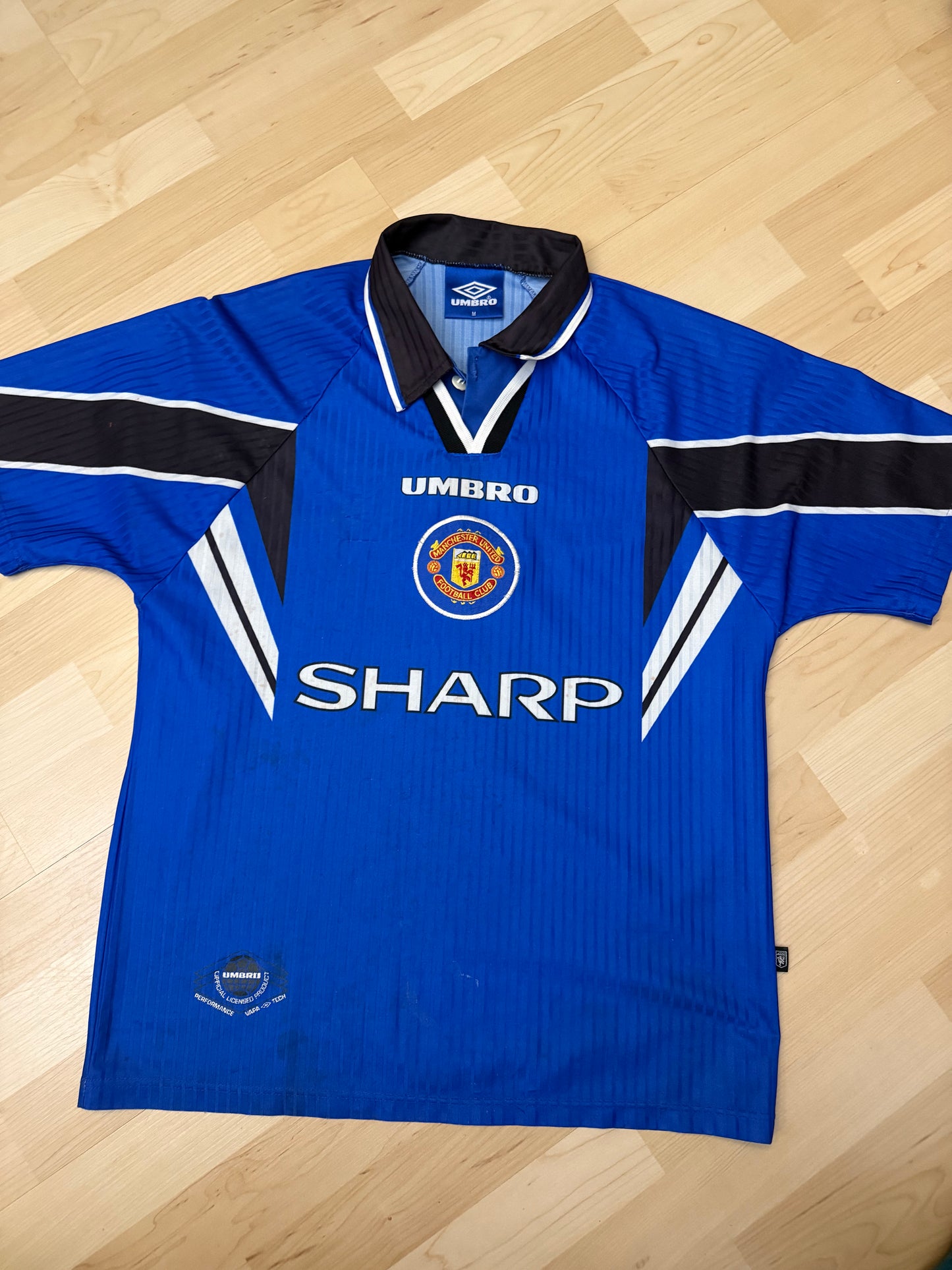 Manchester United 1996/1998 Third Shirt (#7 Cantona) (M)