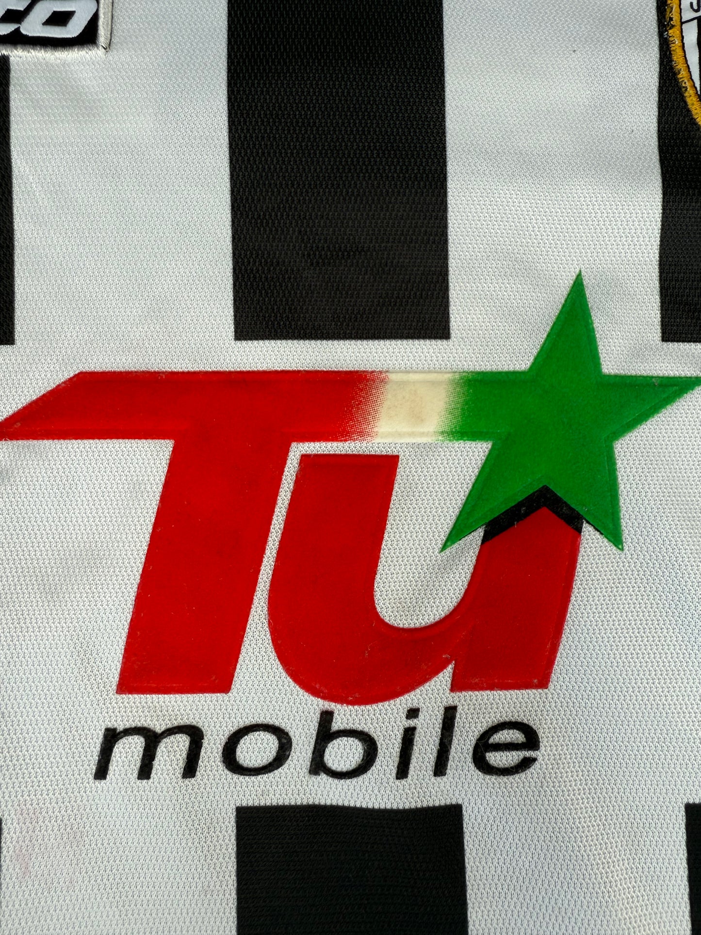 Juventus 2001/2002 Home UCL Shirt (#17 Trezeguet) (L)
