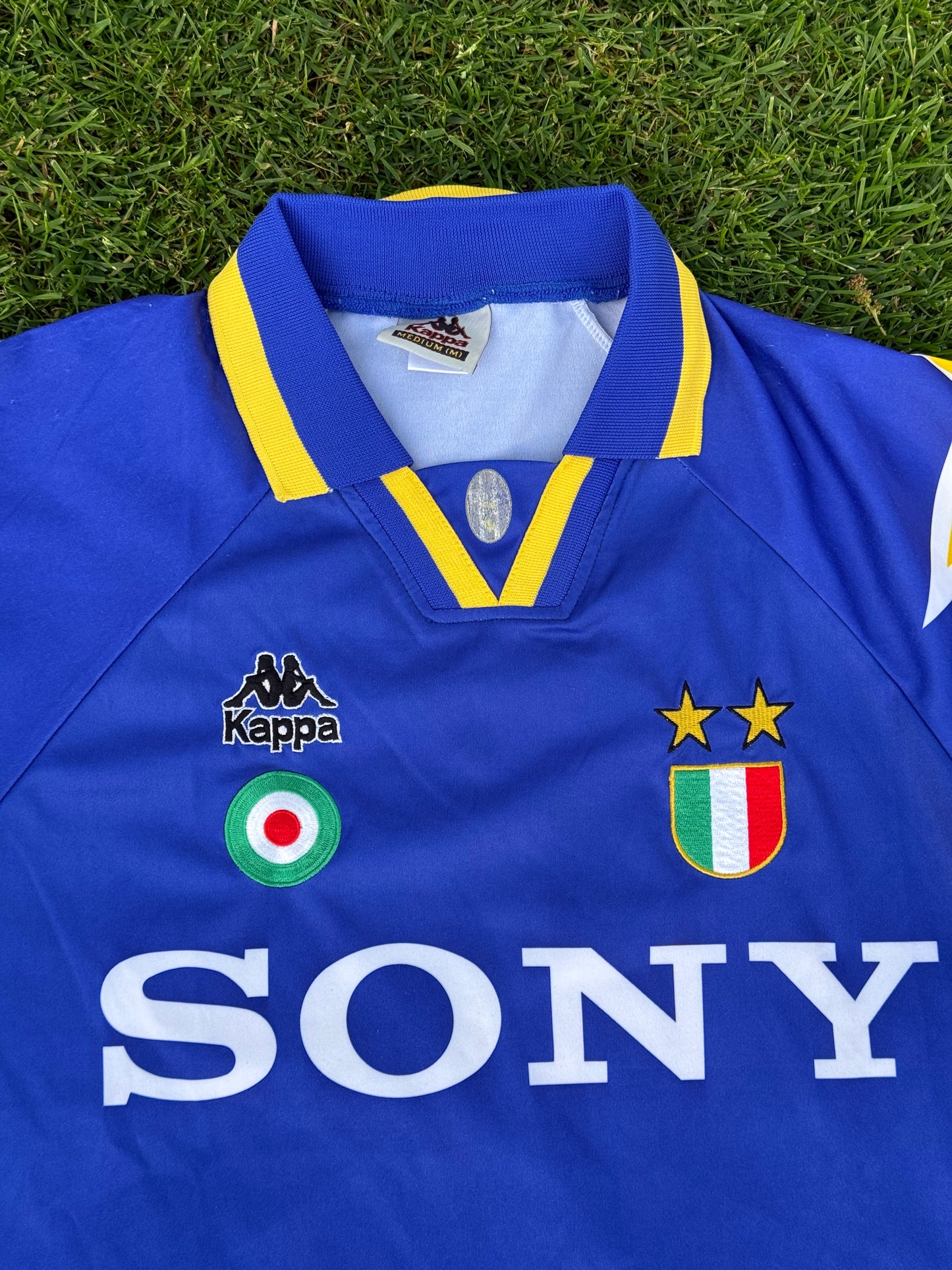 Juventus 1995/1996 Away Shirt (M)