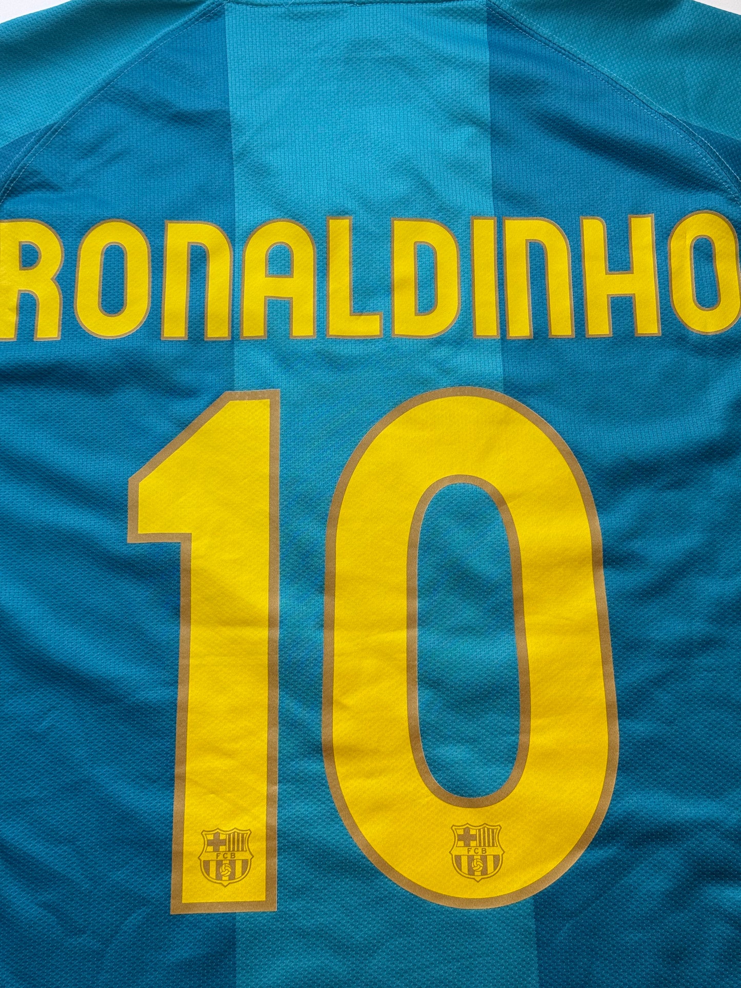 Barcelona 2006/2007 Away Shirt (#10 Ronaldinho) (M)