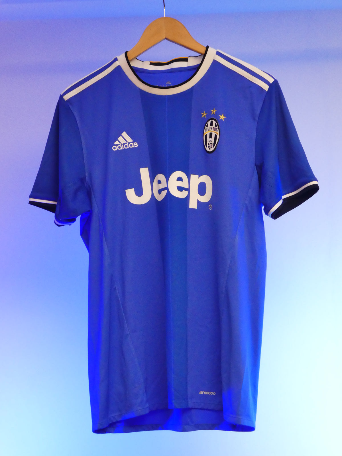 Juventus 2016/2017 Away Shirt (#19 Bonucci) (M)