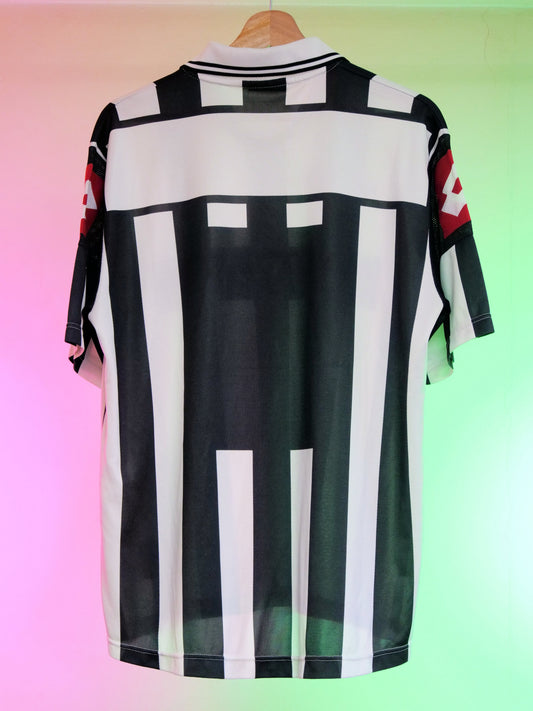 Juventus 2001/2002 Home Shirt (L)