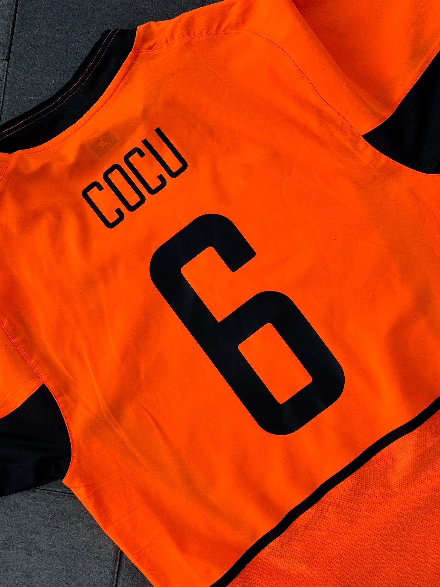 Netherlands 2002 Home Shirt (#6 Cocu) (M)
