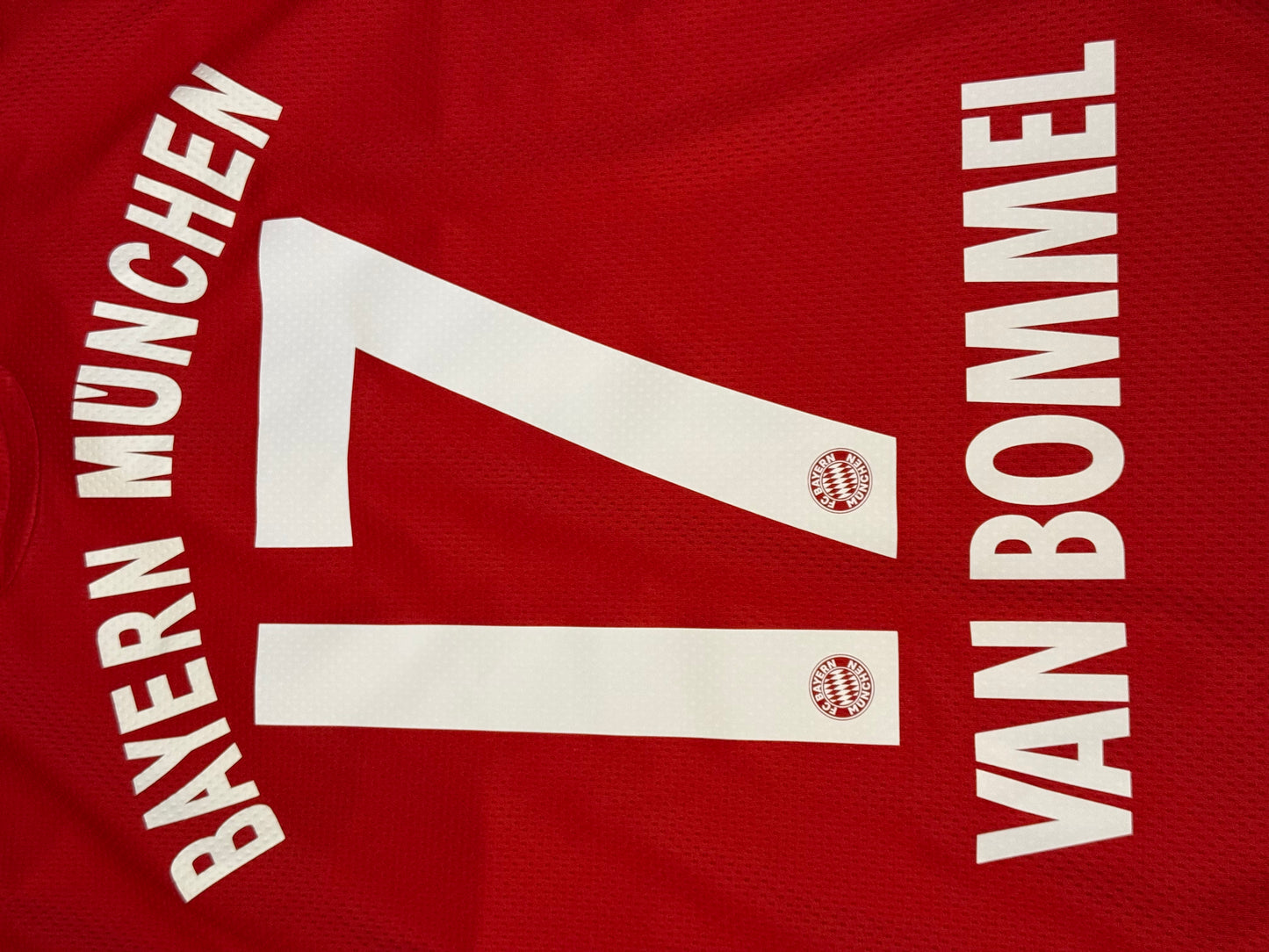 Bayern München 2009/2010 Home Shirt (#17 Van Bommel) (XL)