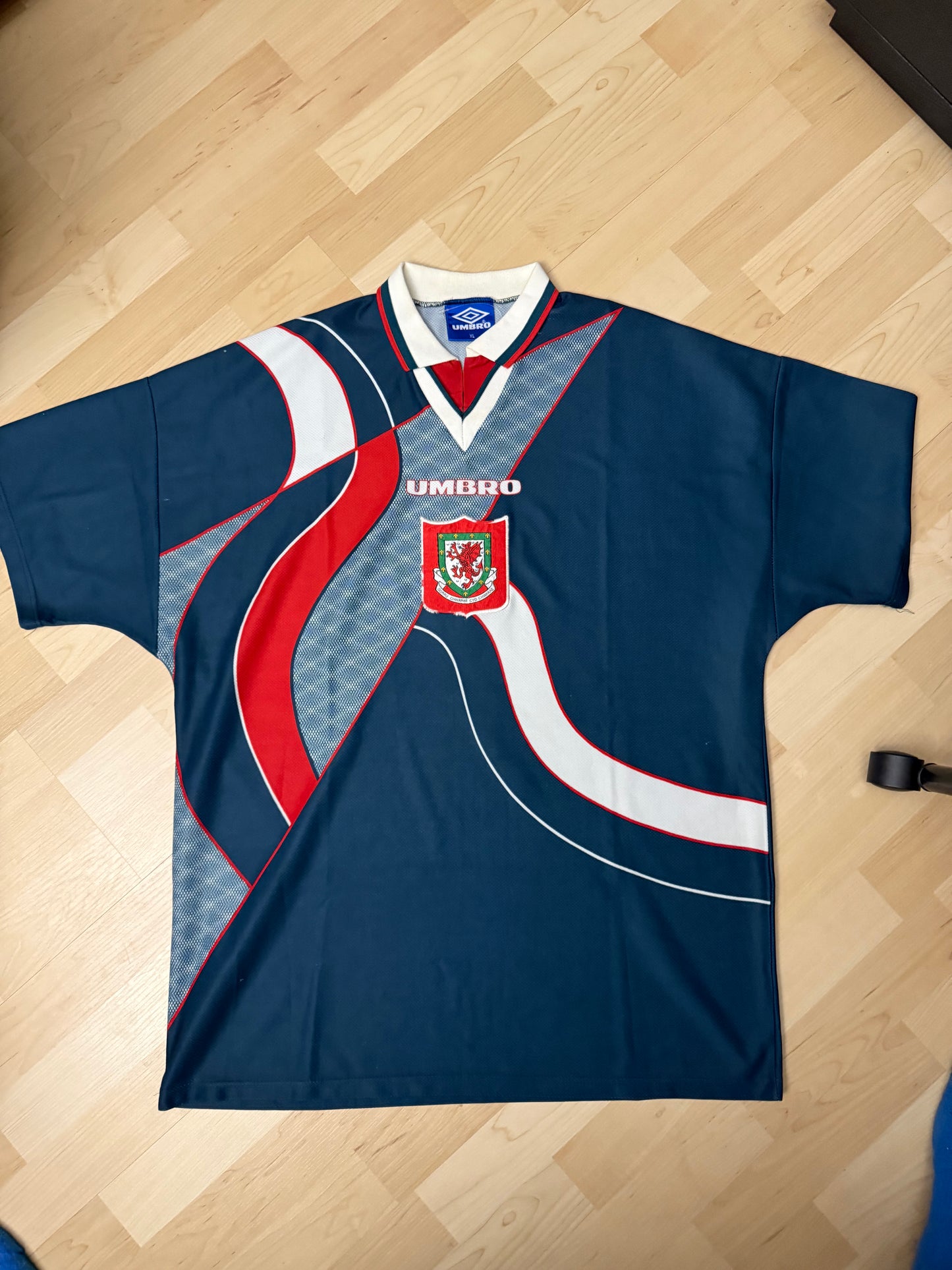 Wales 1995/1996 Away Shirt (XL)