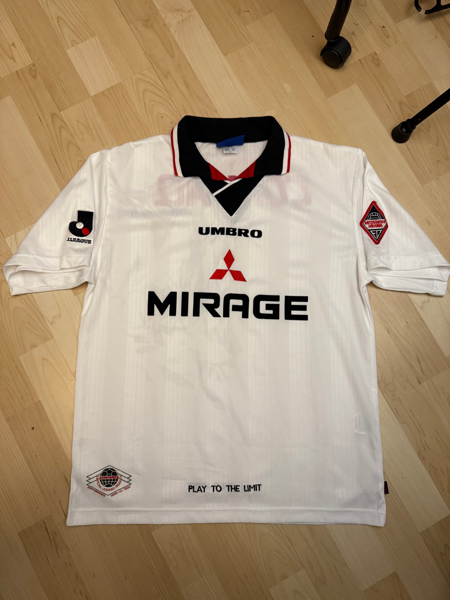 Urawa Red Diamonds 1997/1998 Away Shirt (S/M)