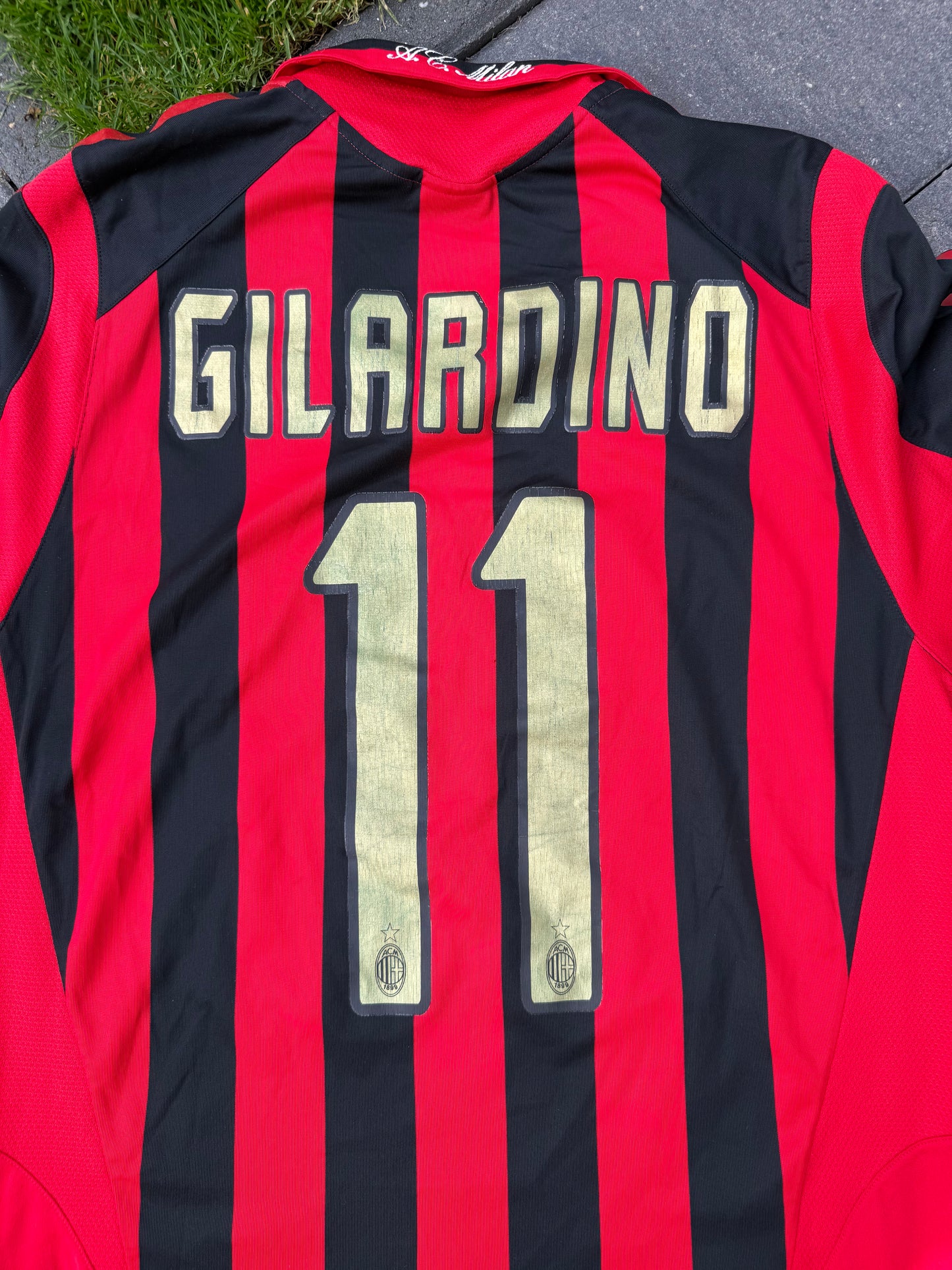 AC Milan 2005/2006 Home Shirt (#11 Gilardino) (M)