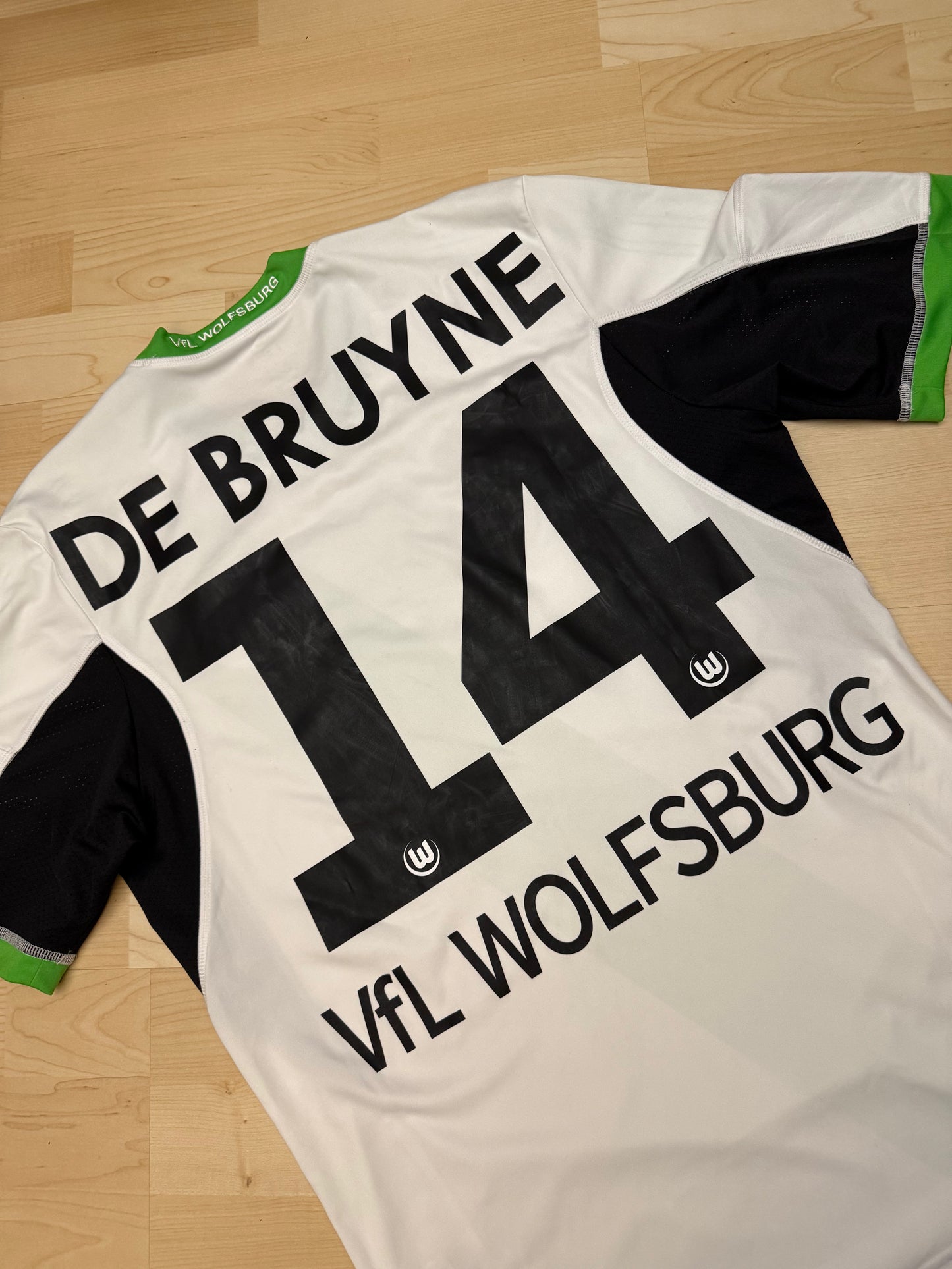 VFL Wolfsburg 2013/2014 Home Shirt (#14 De Bruyne) (M)