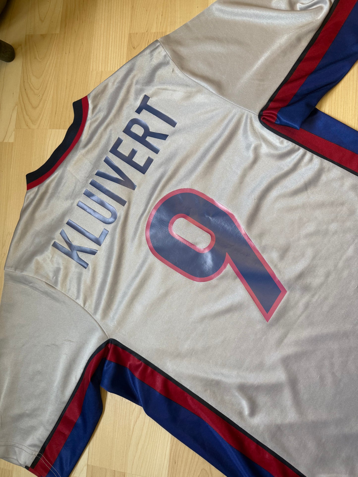 Barcelona 1999/2000 Away Shirt (#9 Kluivert) (M)