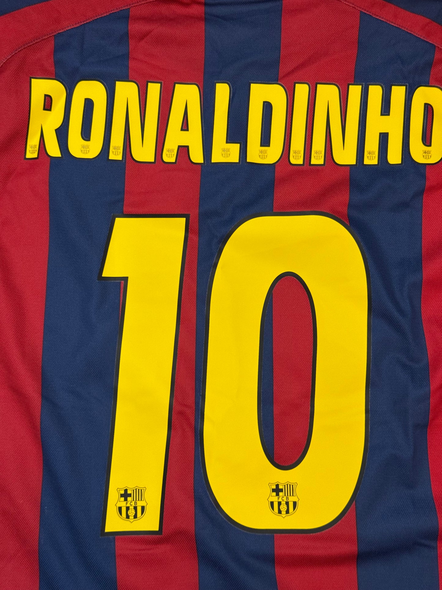 Barcelona 2005/2006 Home Shirt (#10 Ronaldinho) (S)