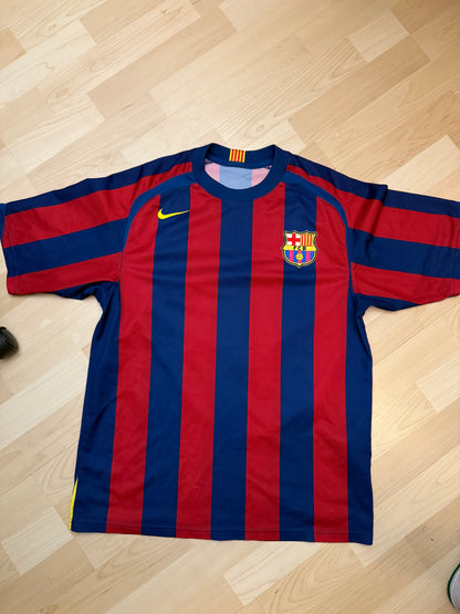Barcelona 2005/2006 Home Shirt (#10 Ronaldinho) (S)