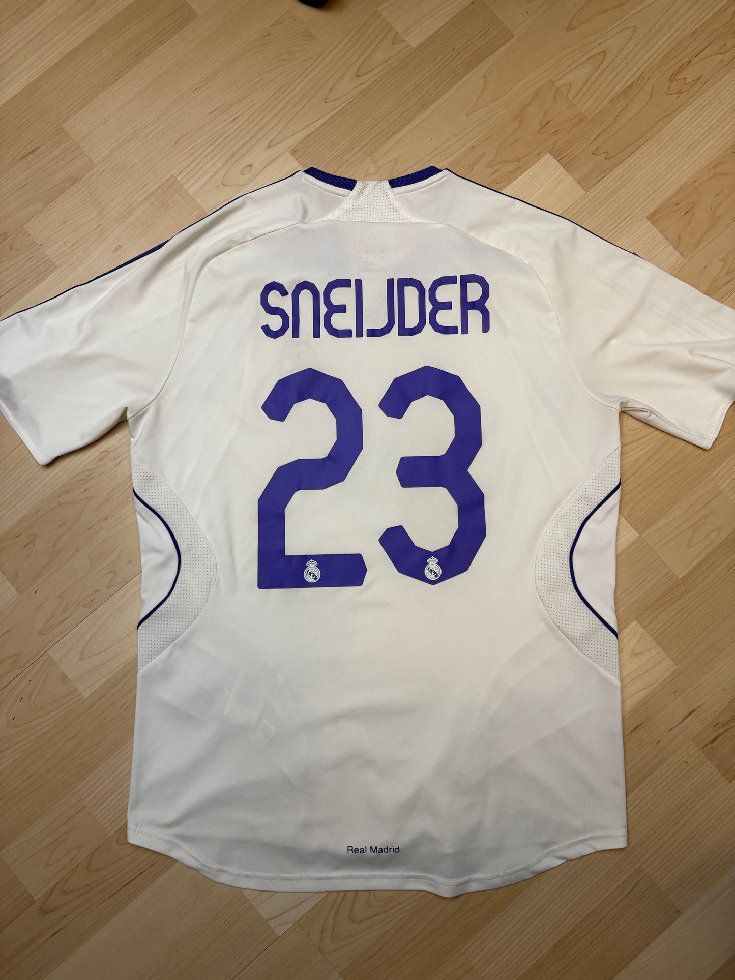 Real Madrid 2007/2008 Home Shirt (#23 Sneijder) (M)