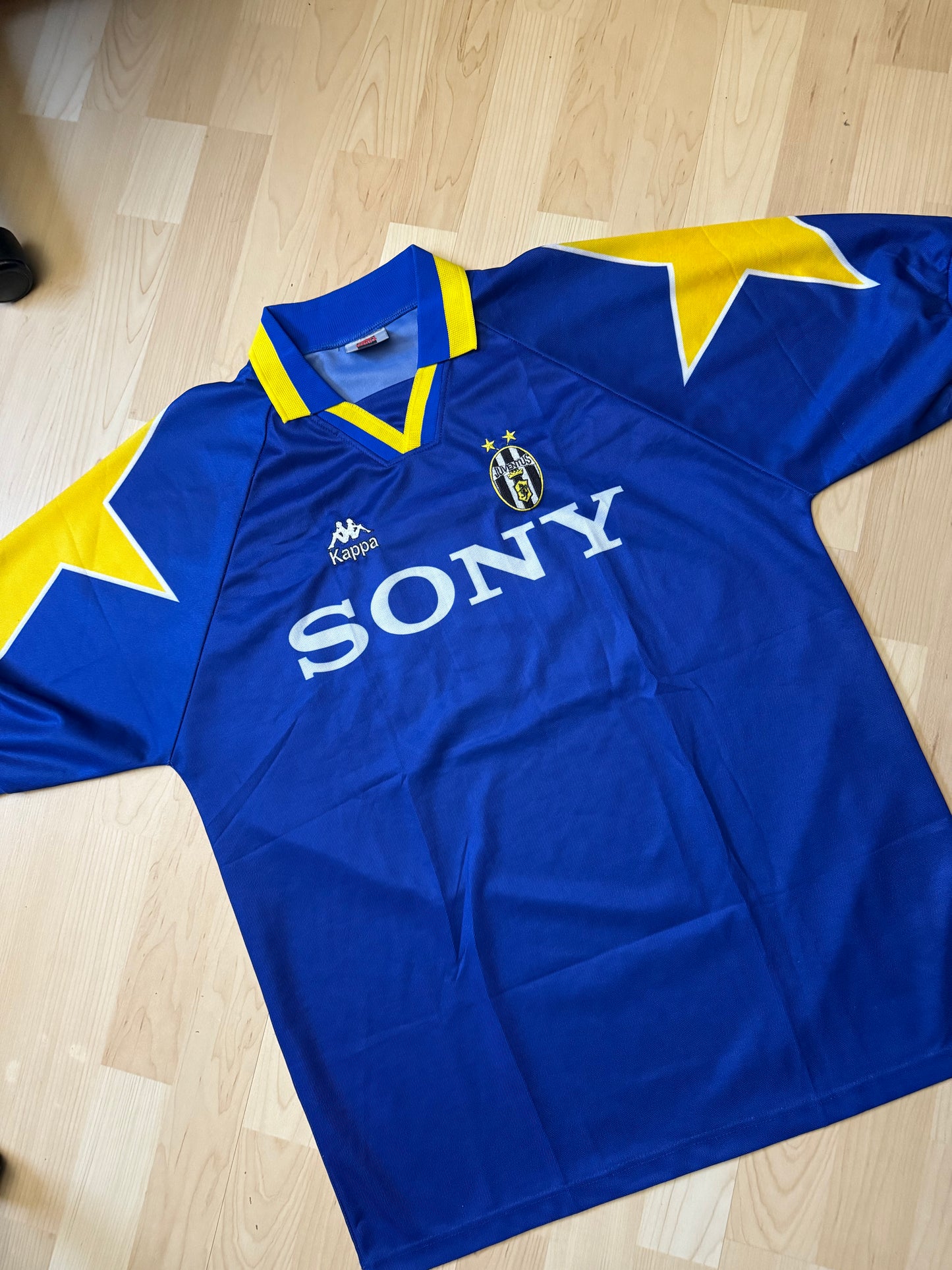 Juventus 1995/1997 Away Shirt (L)