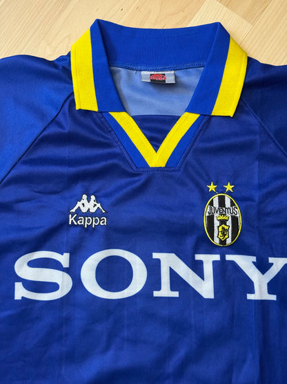 Juventus 1995/1997 Away Shirt (L)