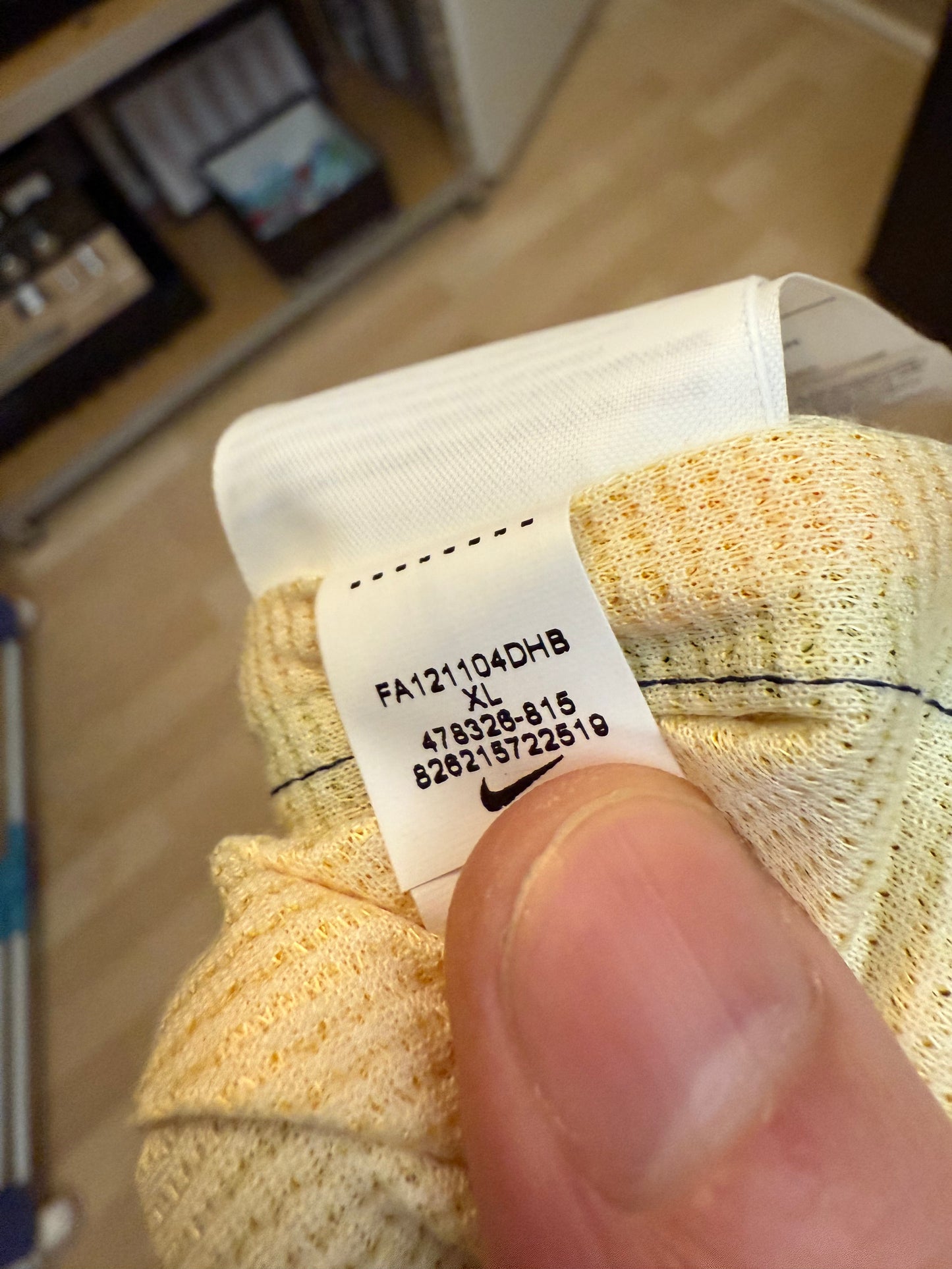 Barcelona 2012/2013 Away Shirt (#8 Iniesta) (XXL)