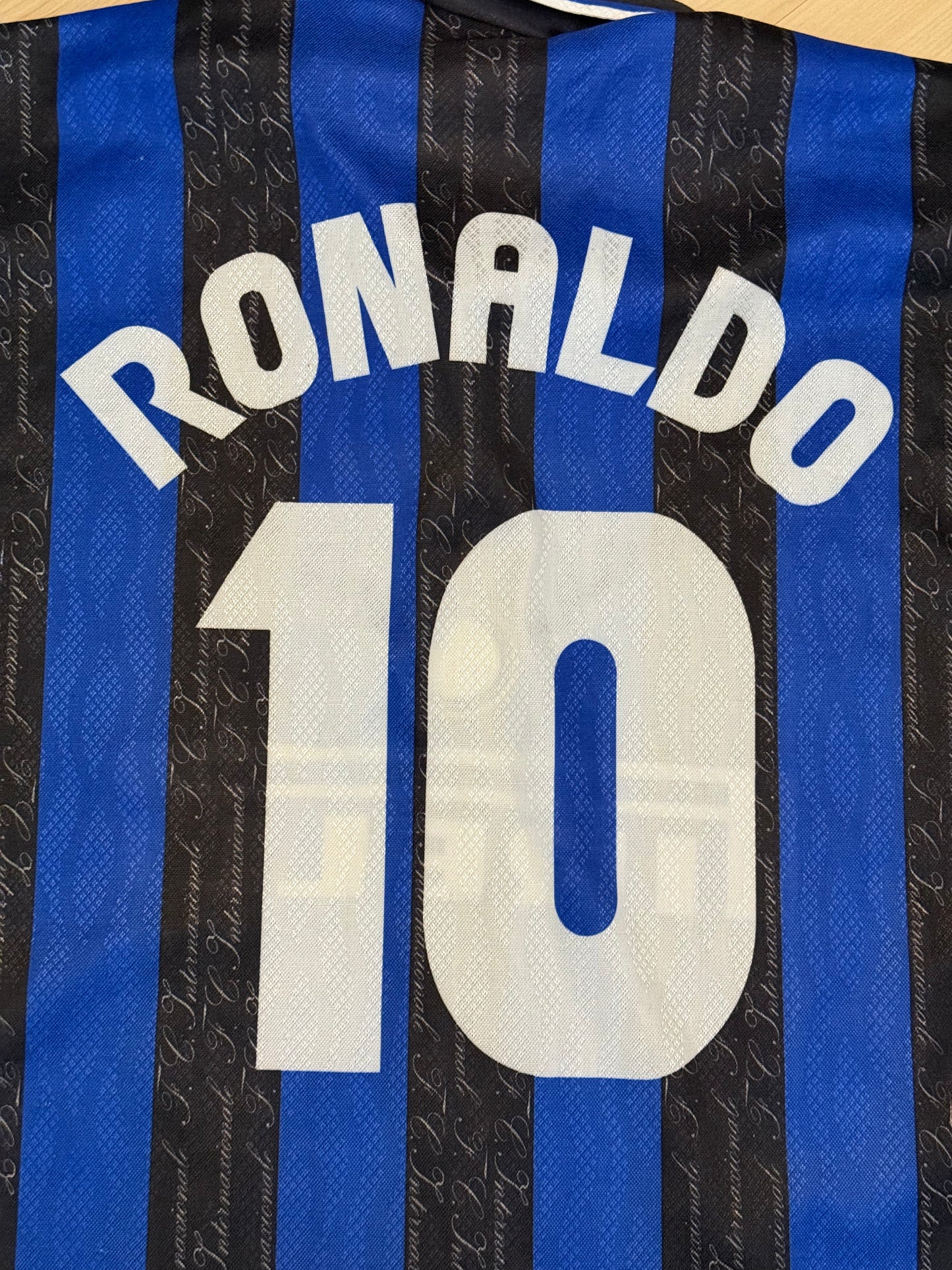 Inter Milan 1997/1998 Home Shirt (#10 Ronaldo) (L/XL)