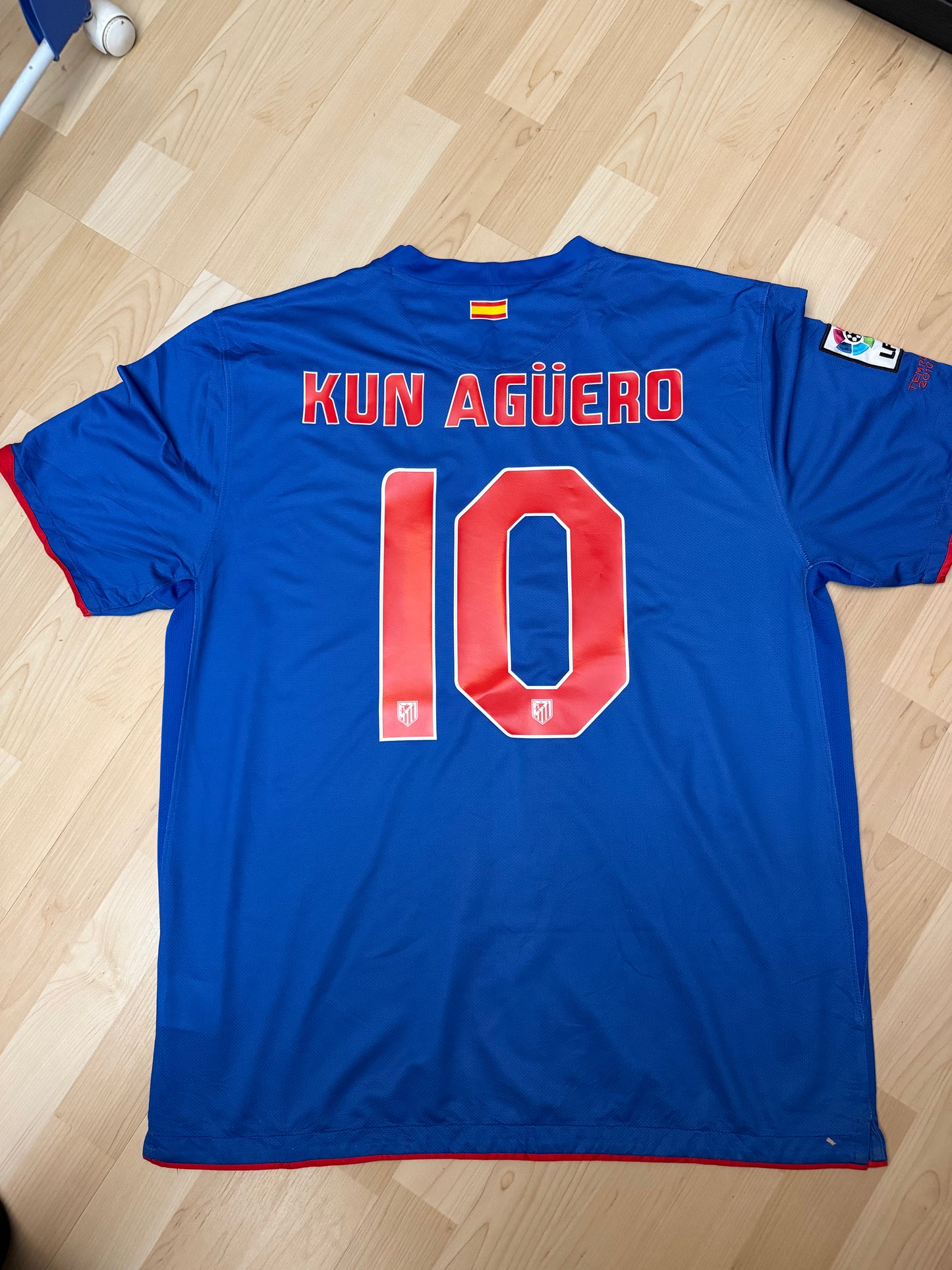 Atletico Madrid 2010/2011 Away Shirt (#10 Agüero) (XL)