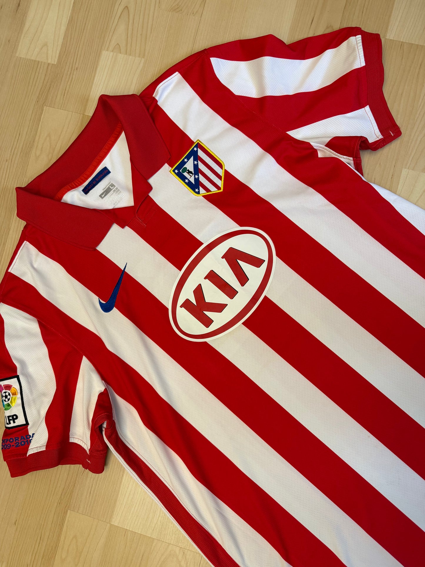 Atletico Madrid 2009/2010 Home Shirt (L)