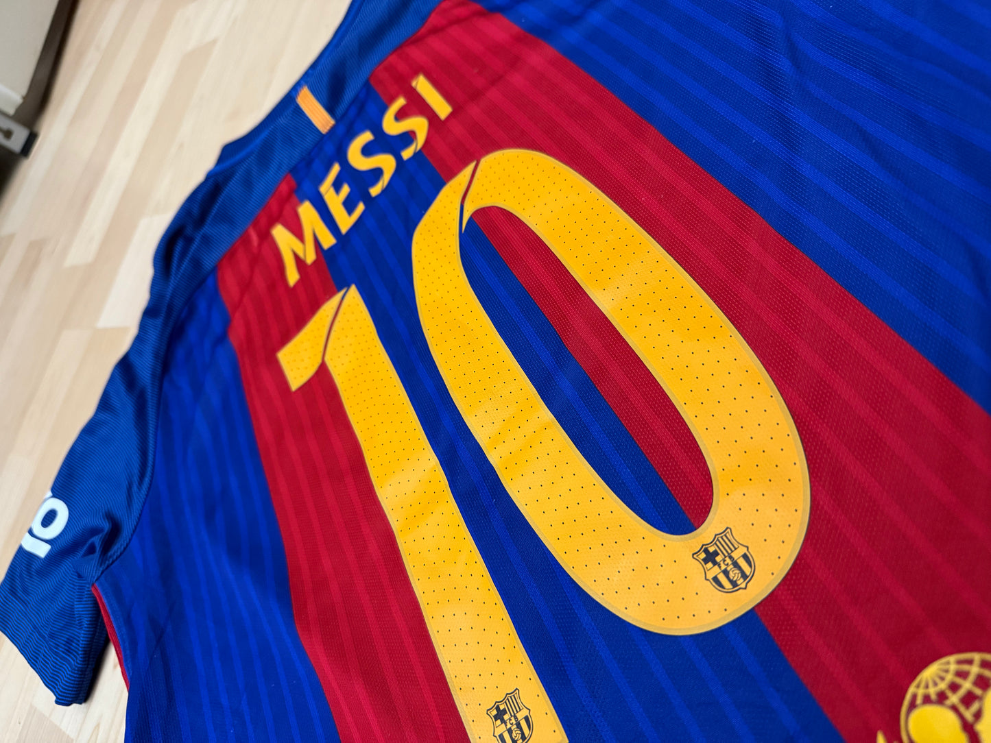 Barcelona 2015/2016 Home Shirt (#10 Messi) (M)