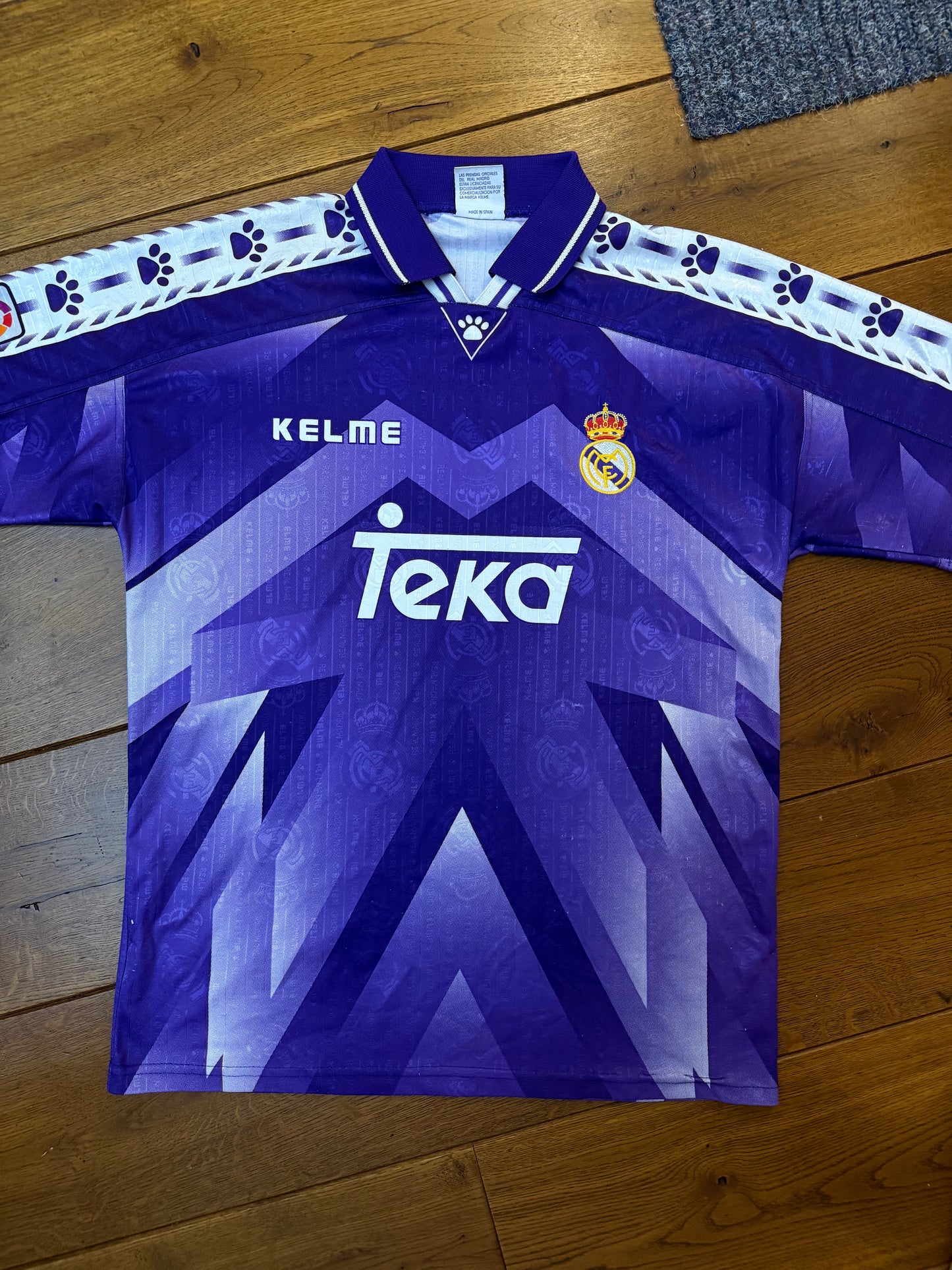 Real Madrid 1996/1997 Away Shirt (L)