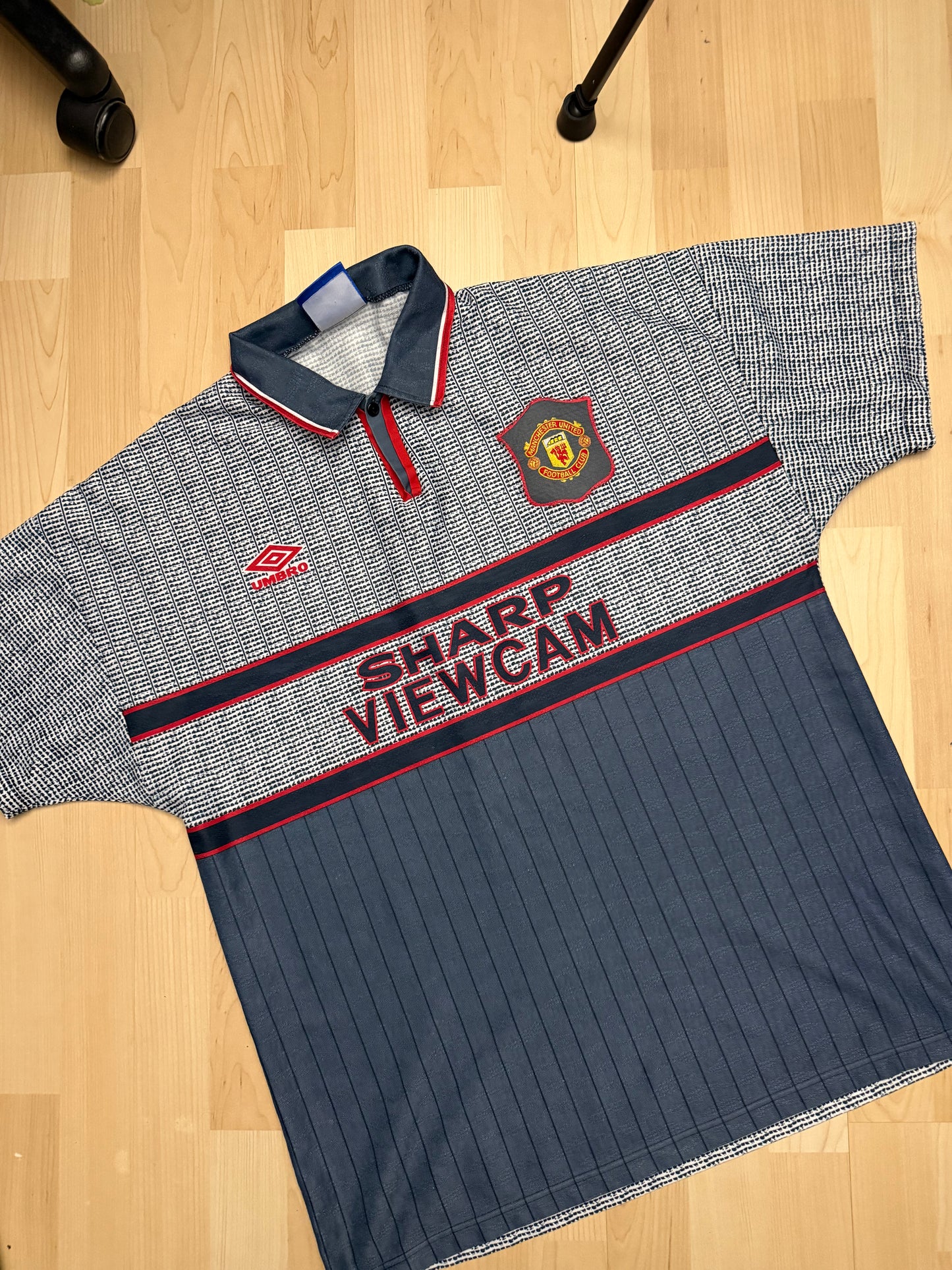 Manchester United 1995/1996 Away Shirt (XL)