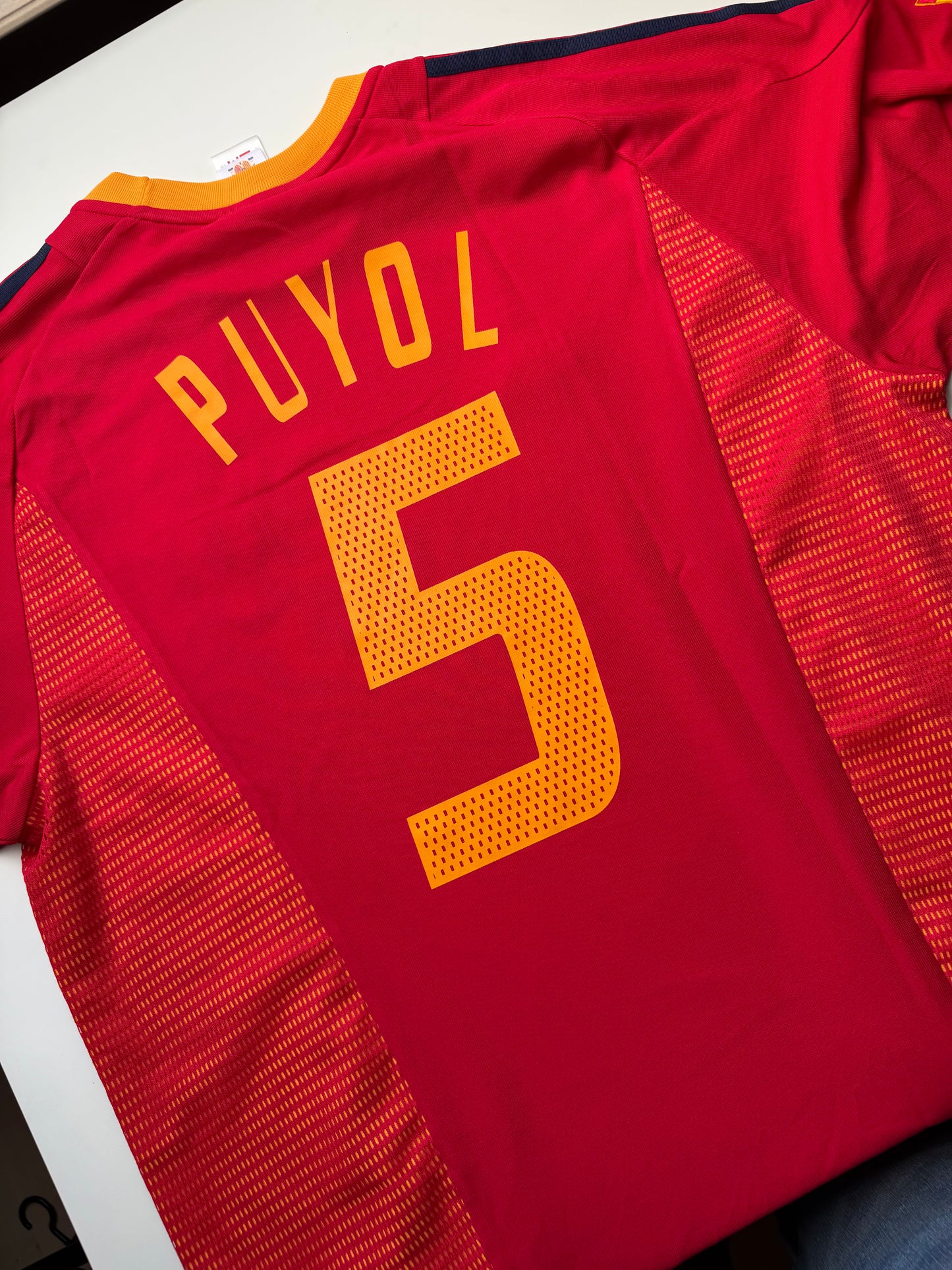 Spain 2002/2004 Home Shirt (#5 Puyol) (M)