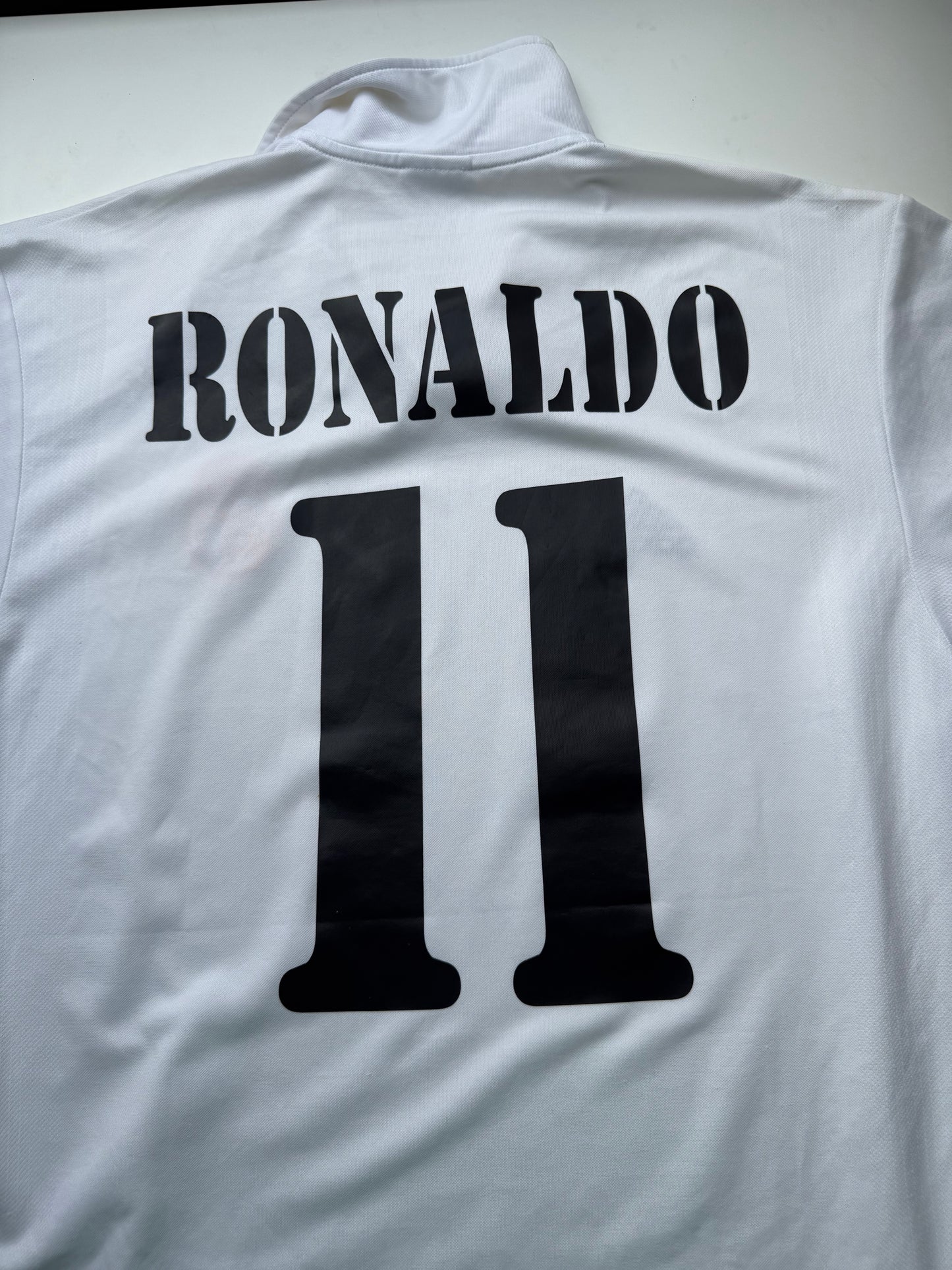 Real Madrid 2001/2002 Home Shirt (#11 Ronaldo) (M)