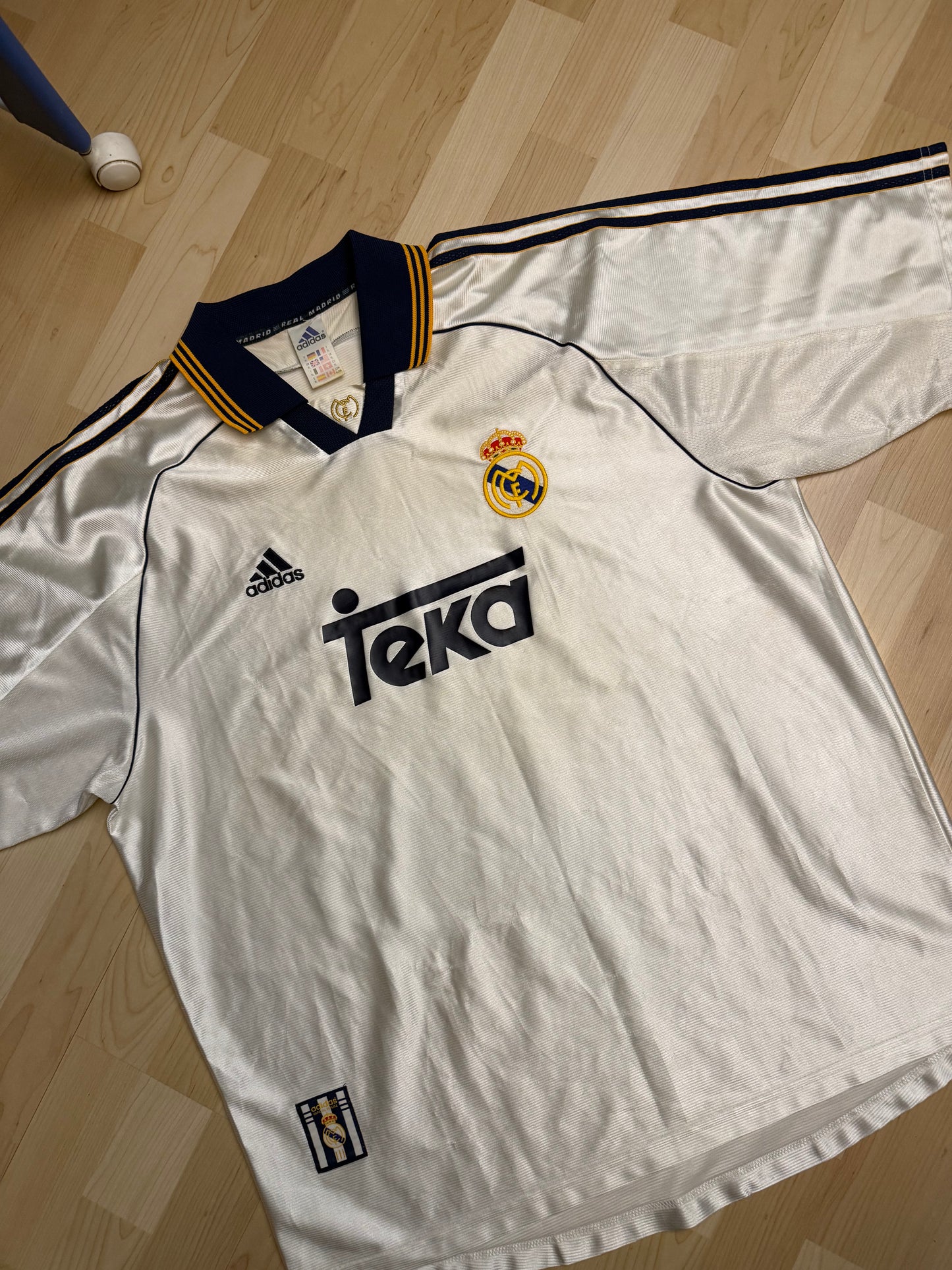 Real Madrid 1999/2000 Home Shirt (XL)