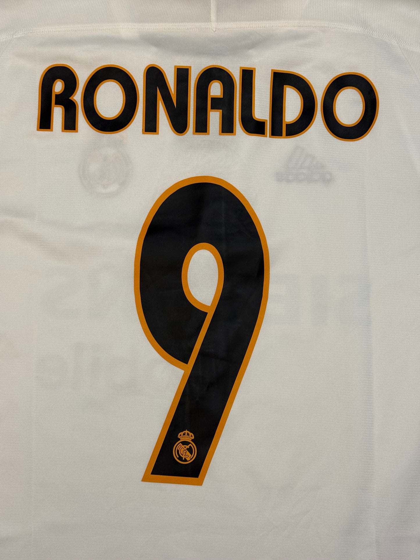 Real Madrid 2003/2004 Home Shirt (#9 Ronaldo) (M/L)