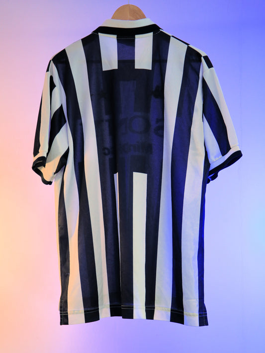 Juventus 1996/1997 Home Shirt (XL)