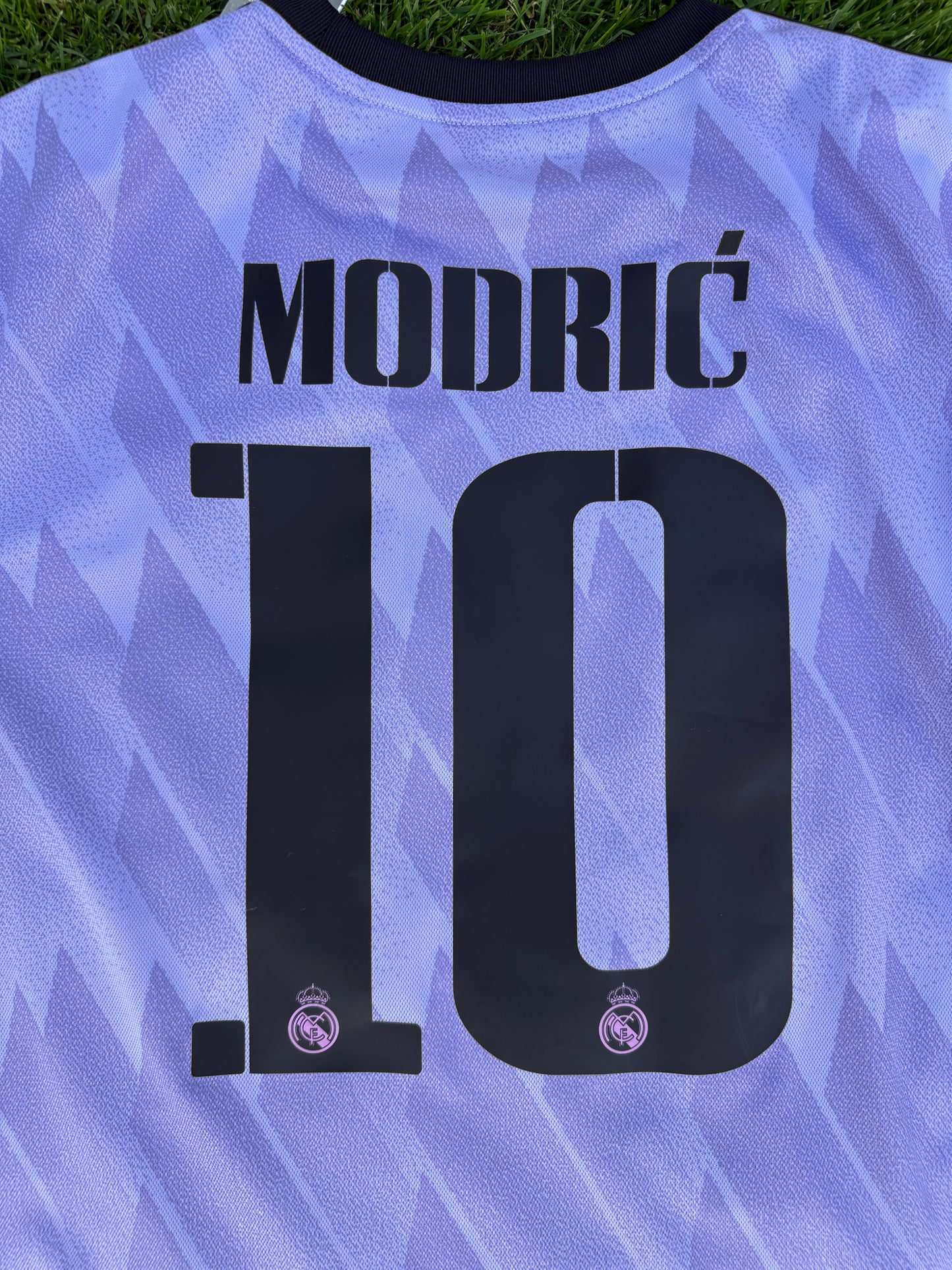 Real Madrid 2022/2023 Away Shirt BNWT (#10 Modric) (XL)