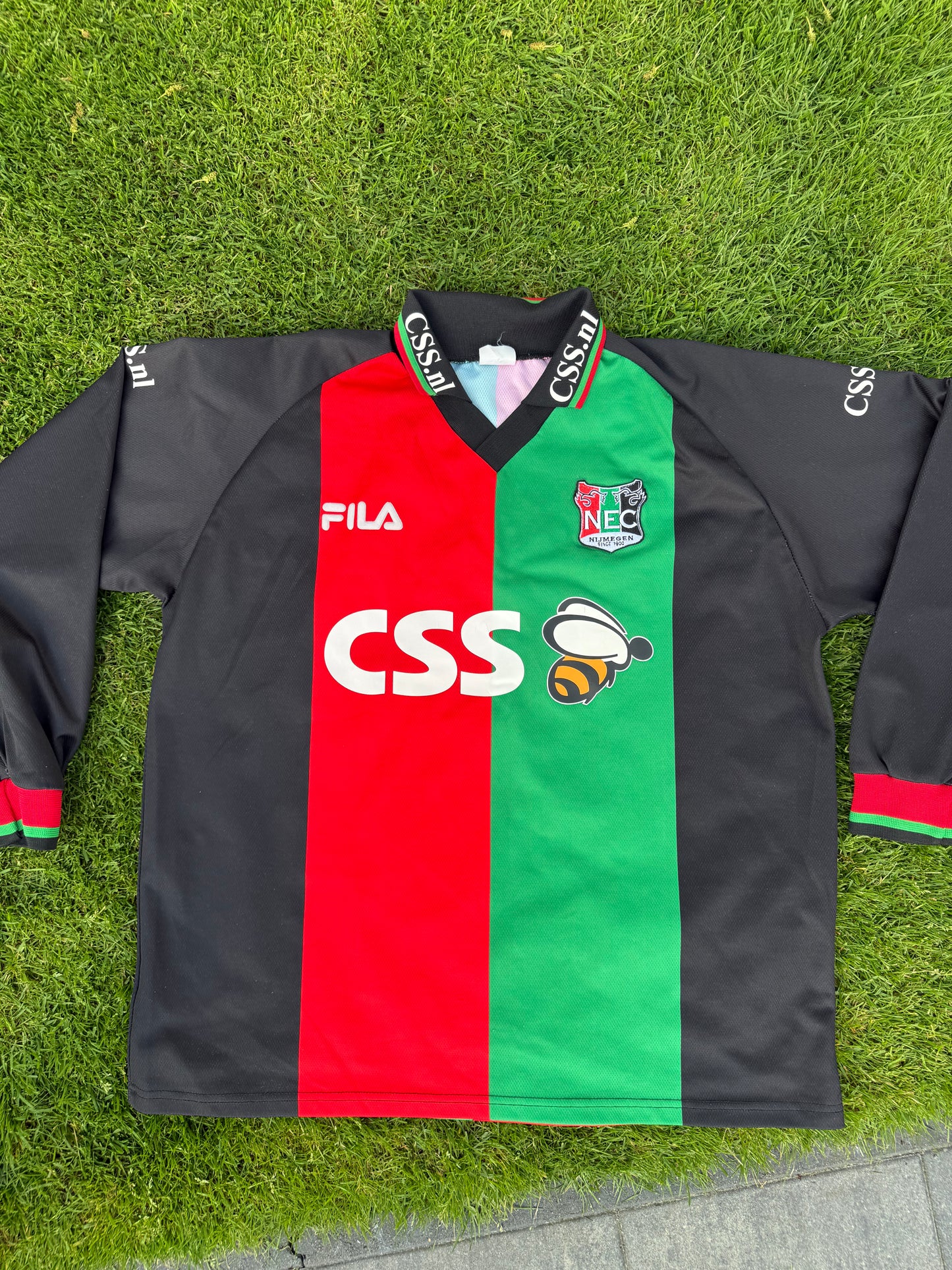 NEC Nijmegen 2001/2002 Home Shirt Longsleeve (XL)