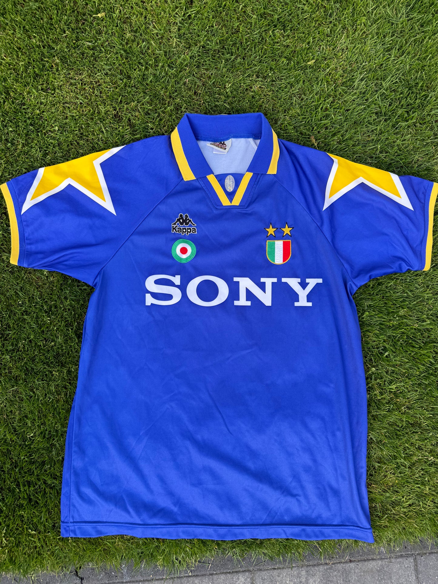 Juventus 1995/1996 Away Shirt (M)