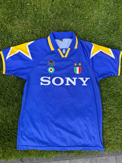 Juventus 1995/1996 Away Shirt (M)