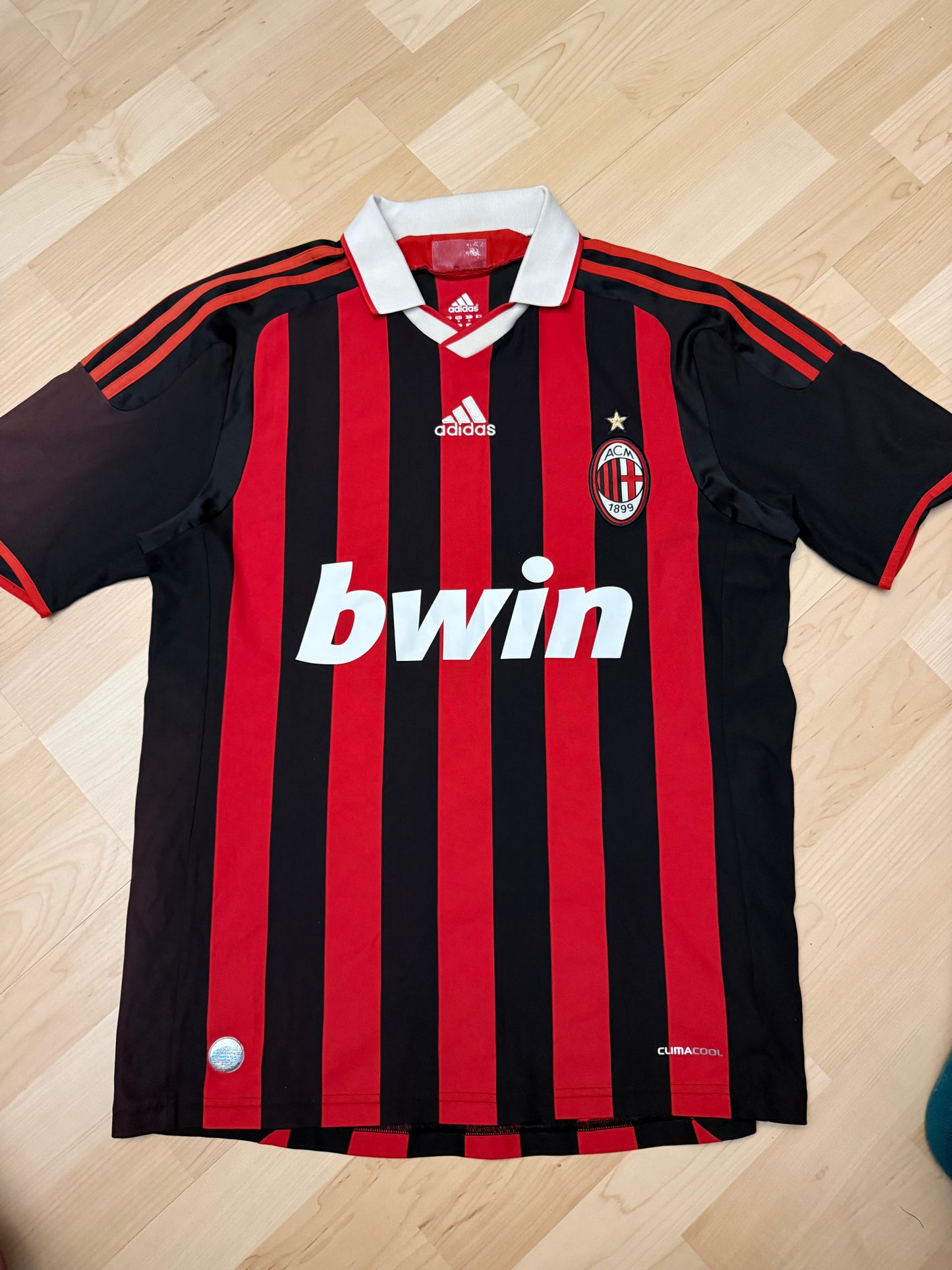 AC Milan 2009/2010 Home Shirt (#10 Ronaldinho) (M)