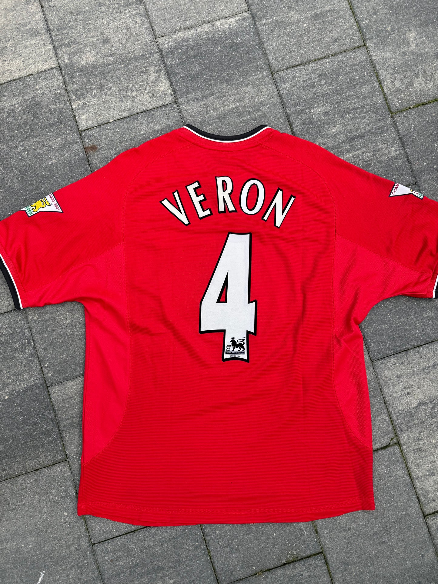 Manchester United 2000/20002 Home Shirt (#4 Veron) (M)
