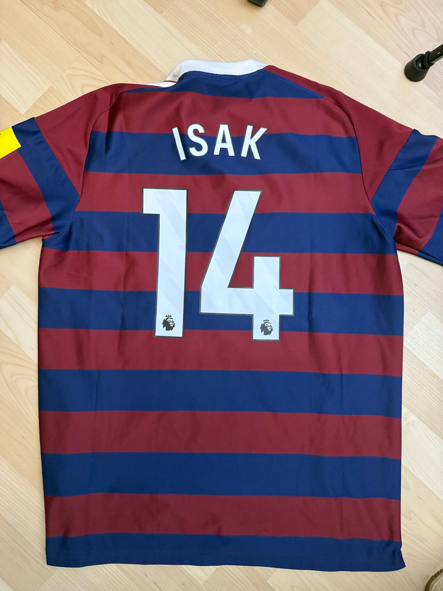 Newcastle United 2024/2025 Away Shirt (#14 Isak) (L)