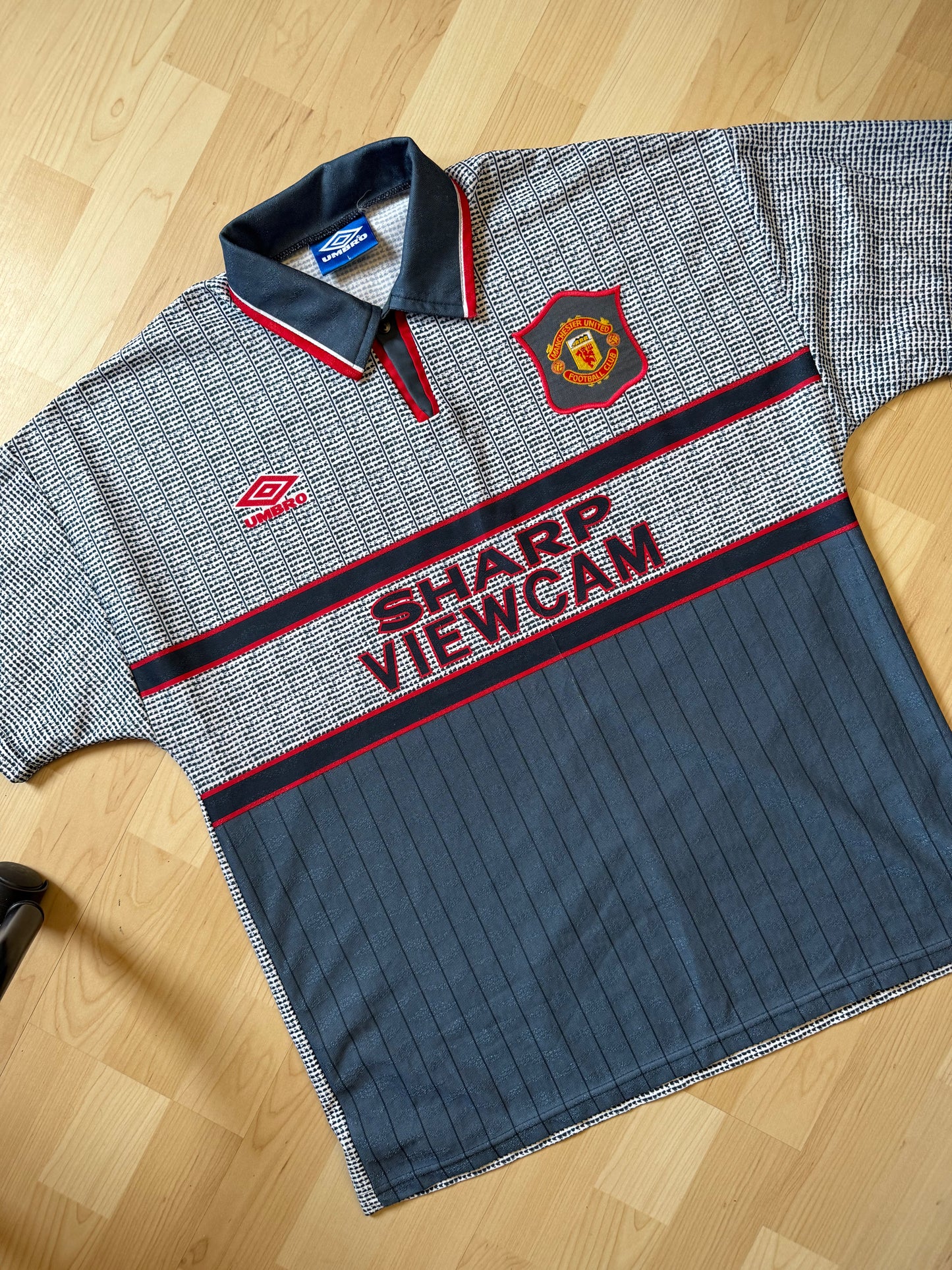 Manchester United 1995/1996 Away Shirt (L)