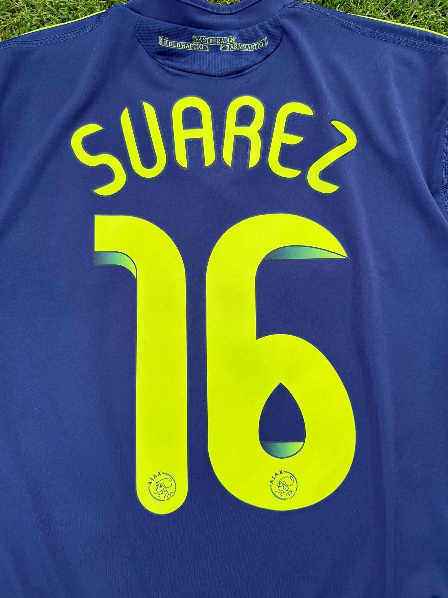 Ajax 2010/2011 Away Shirt (#16 Suárez) (L)