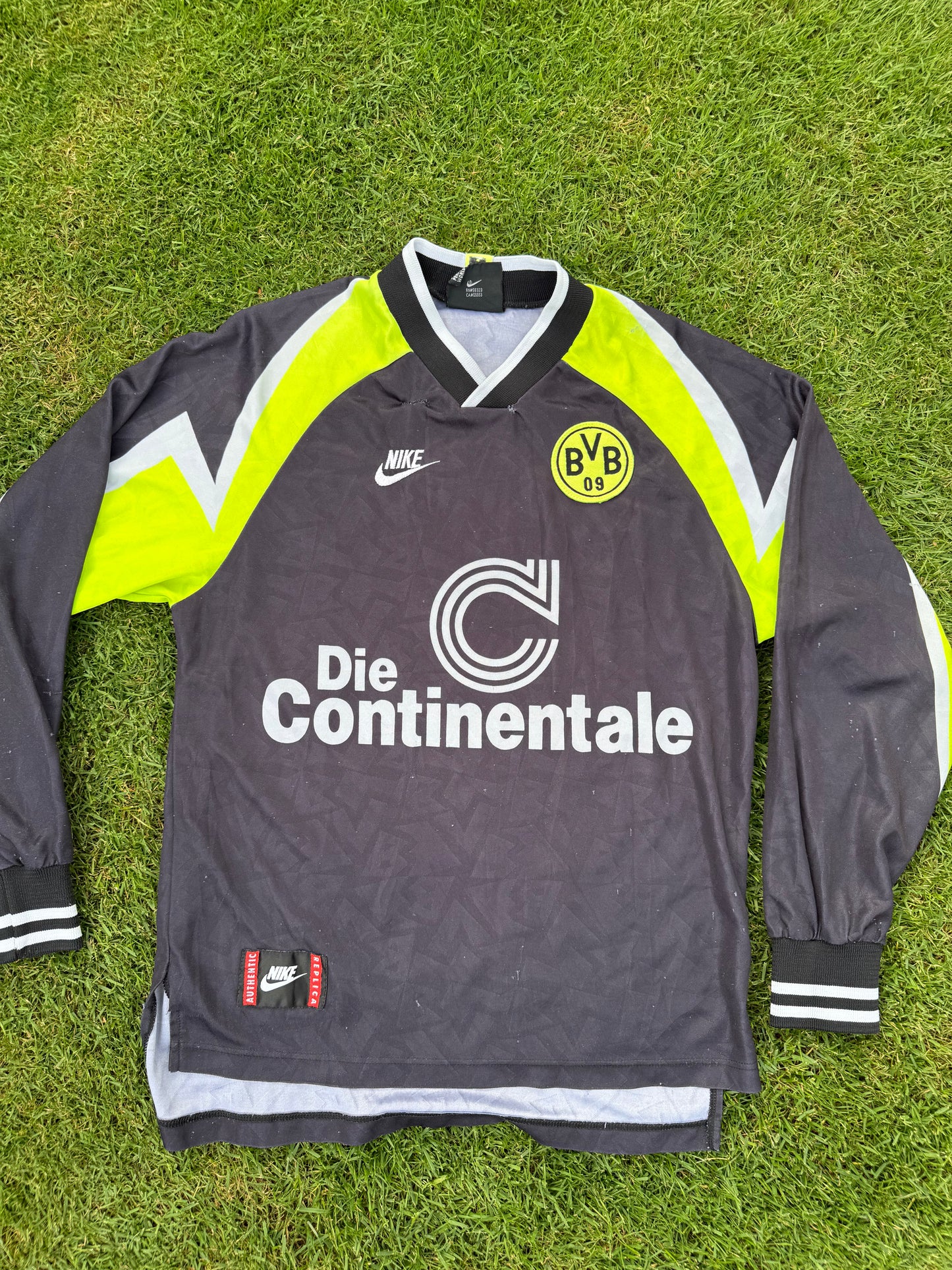 Dortmund 1995/1996 Away Shirt Longsleeve (S)