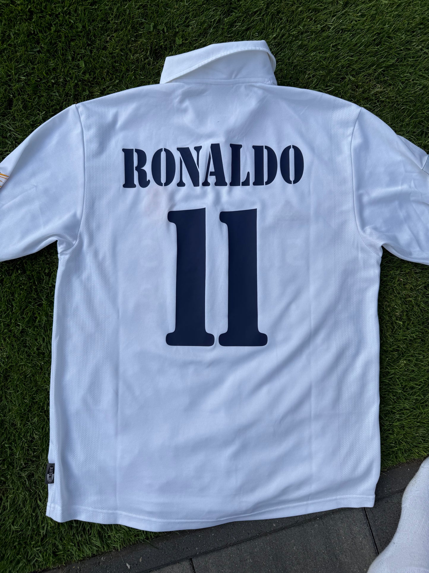 Real Madrid 2002/2003 Home Shirt (#11 Ronaldo) (M)