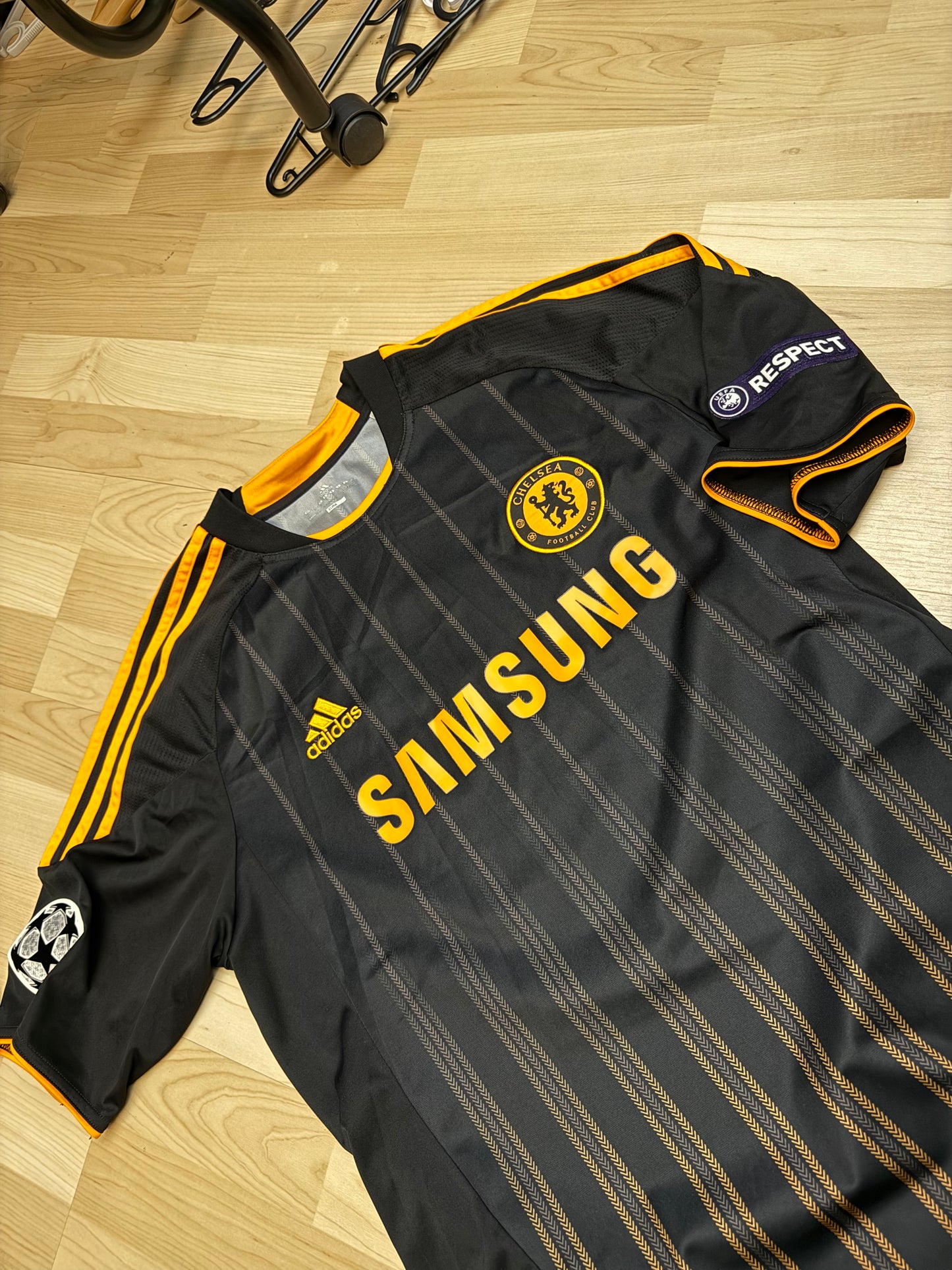 Chelsea 2010/2011 Away Shirt (#11 Drogba) (L)