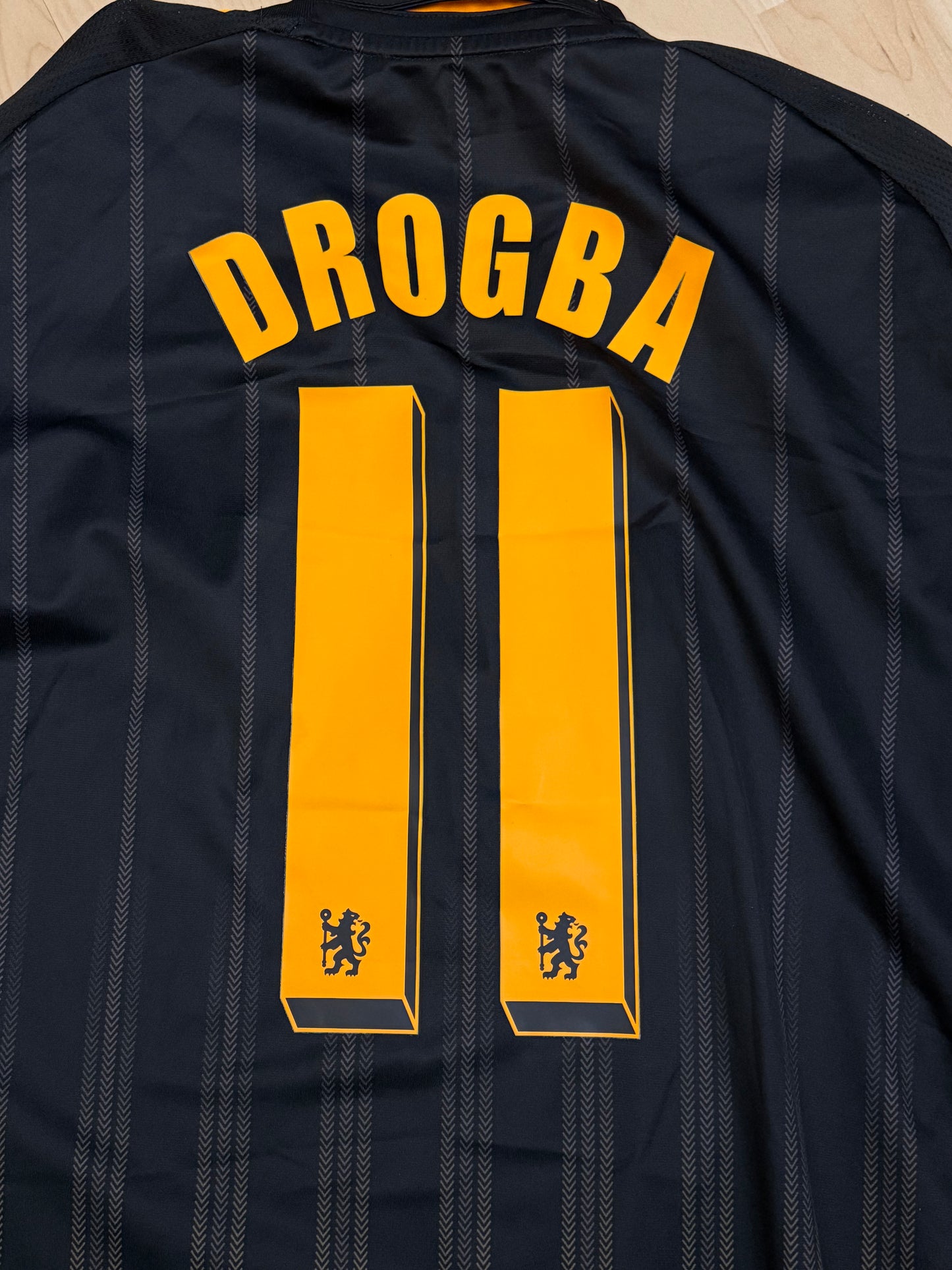 Chelsea 2010/2011 Away Shirt (#11 Drogba) (L)