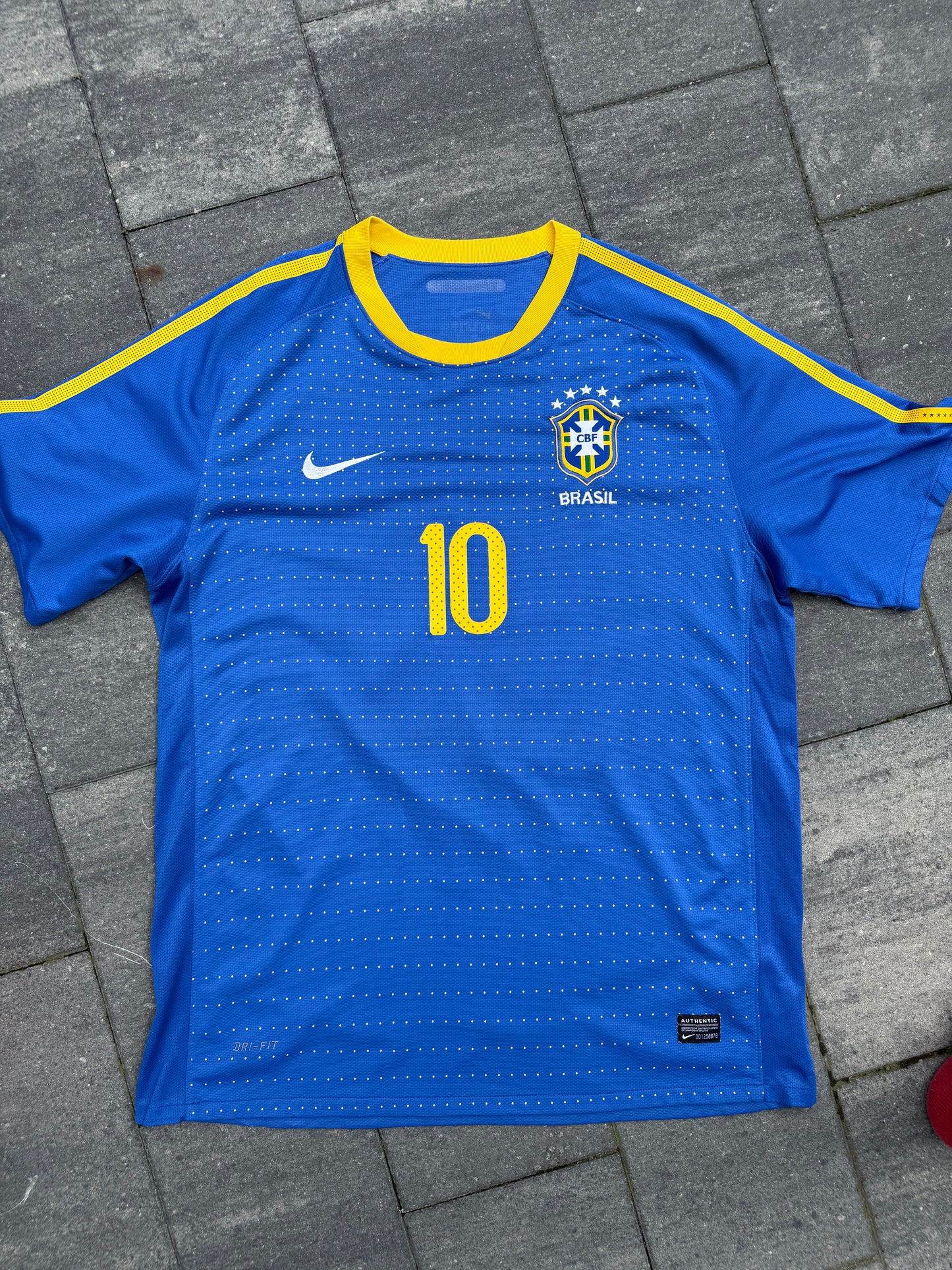Brazil 2010 Away Shirt (#10 Kaka) (XL)
