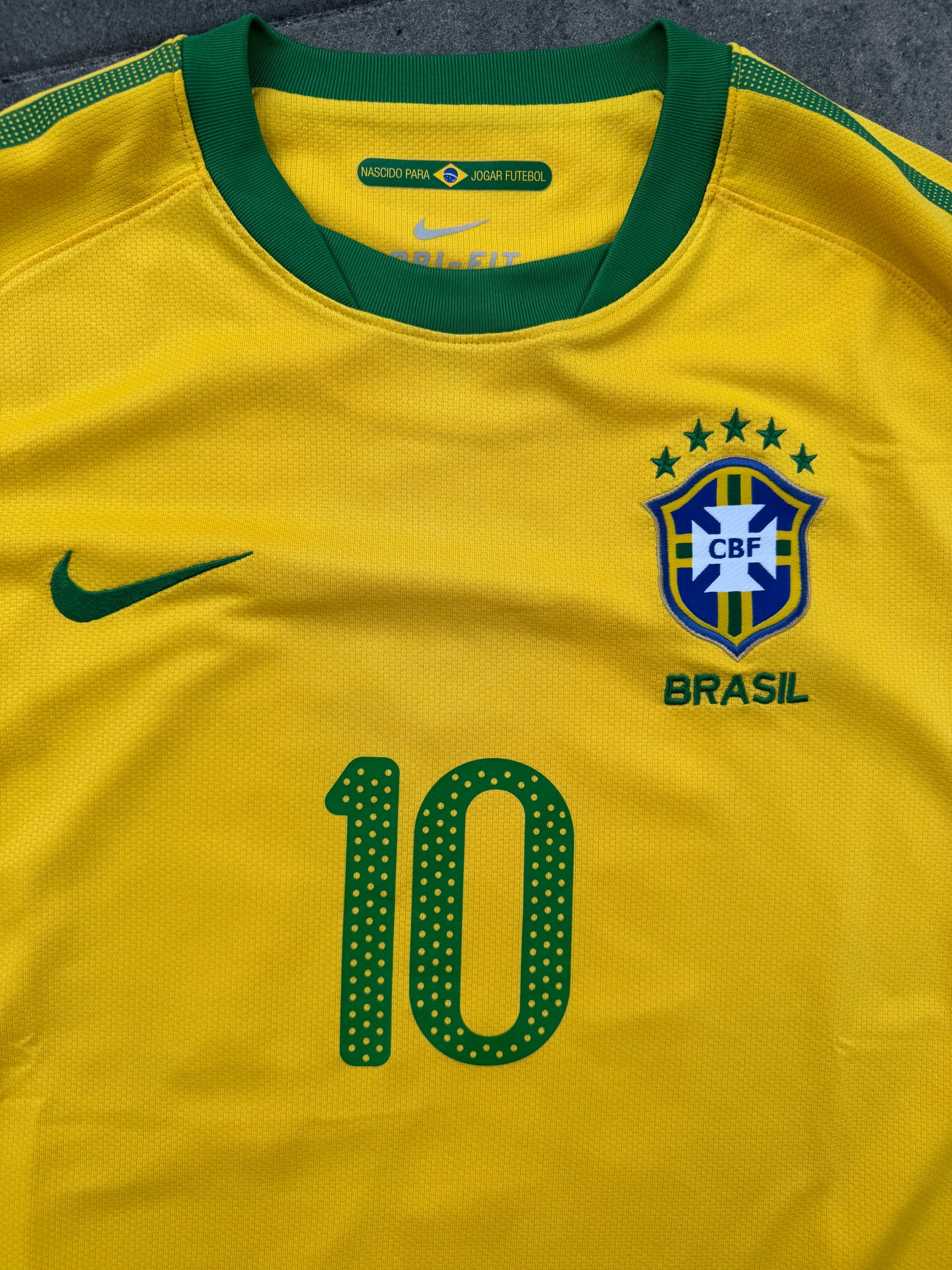 Brazil 2010 Home Shirt (#10 Kaka) (L)