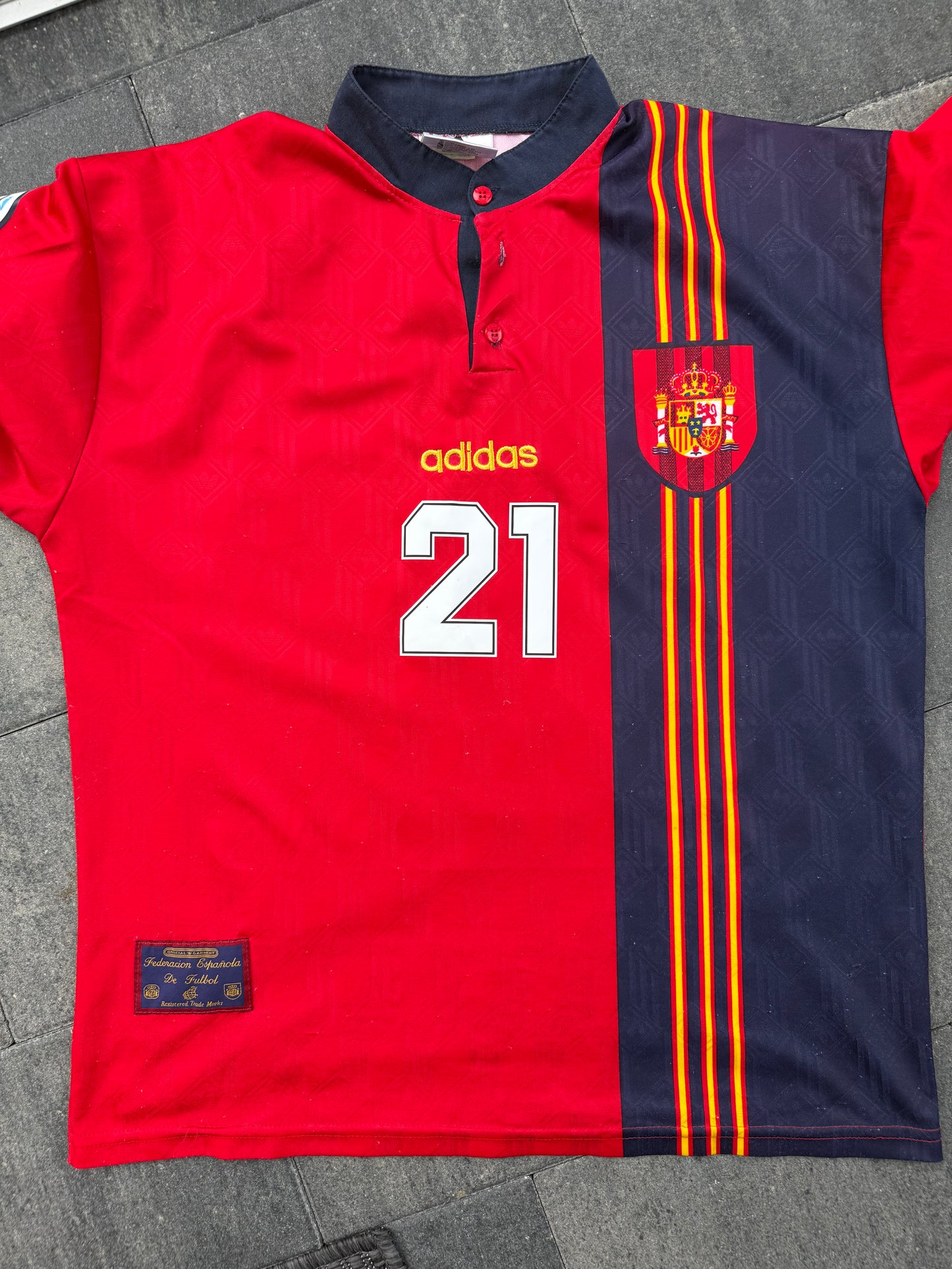 Spain 1996/1998 Home Shirt (#21 Luis Enrique) (L)