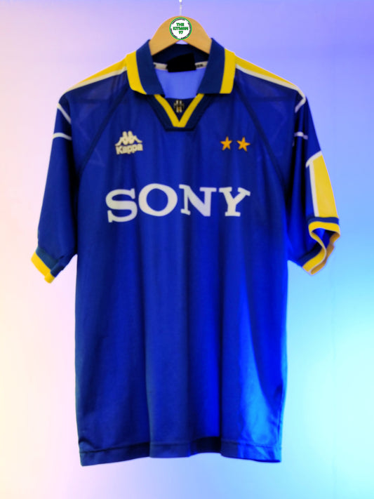 Juventus 1995/1997 Away Shirt